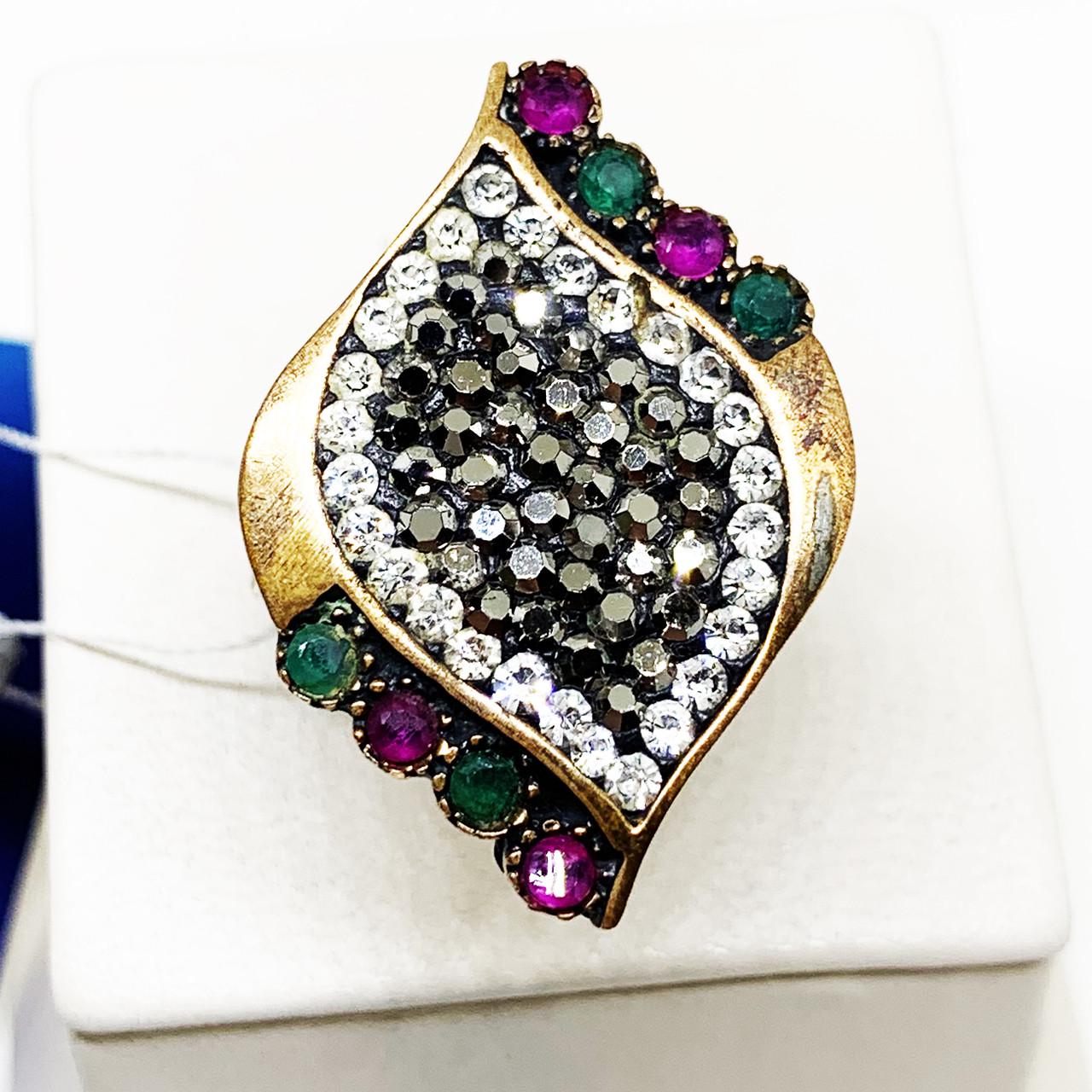 Кольцо серебряное с рубином/изумрудом и кубическим цирконием р. 18 7,73 г (1597731821)