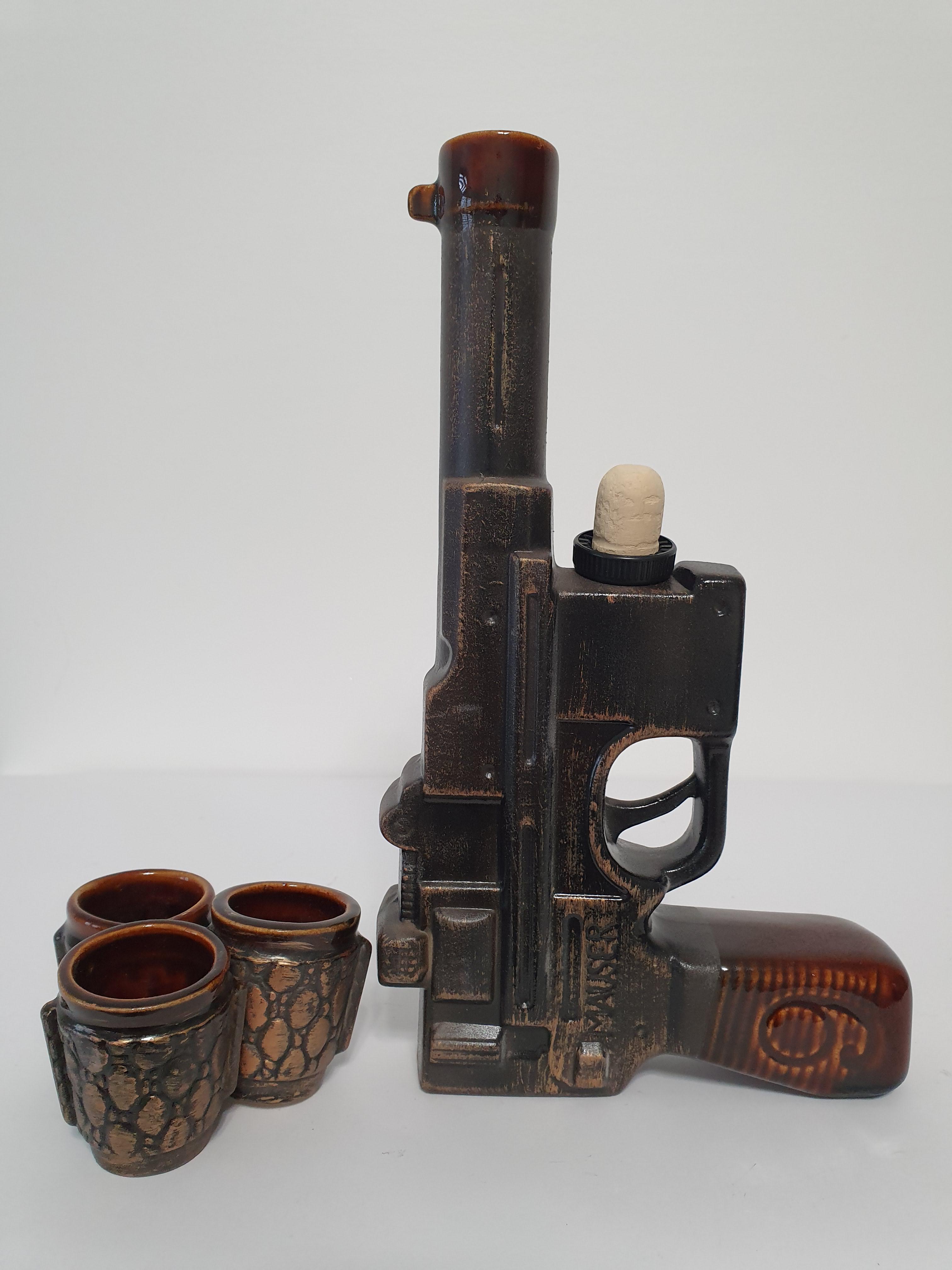 Подарочный набор для алкоголя штоф с рюмками Пистолет керамика (3244)