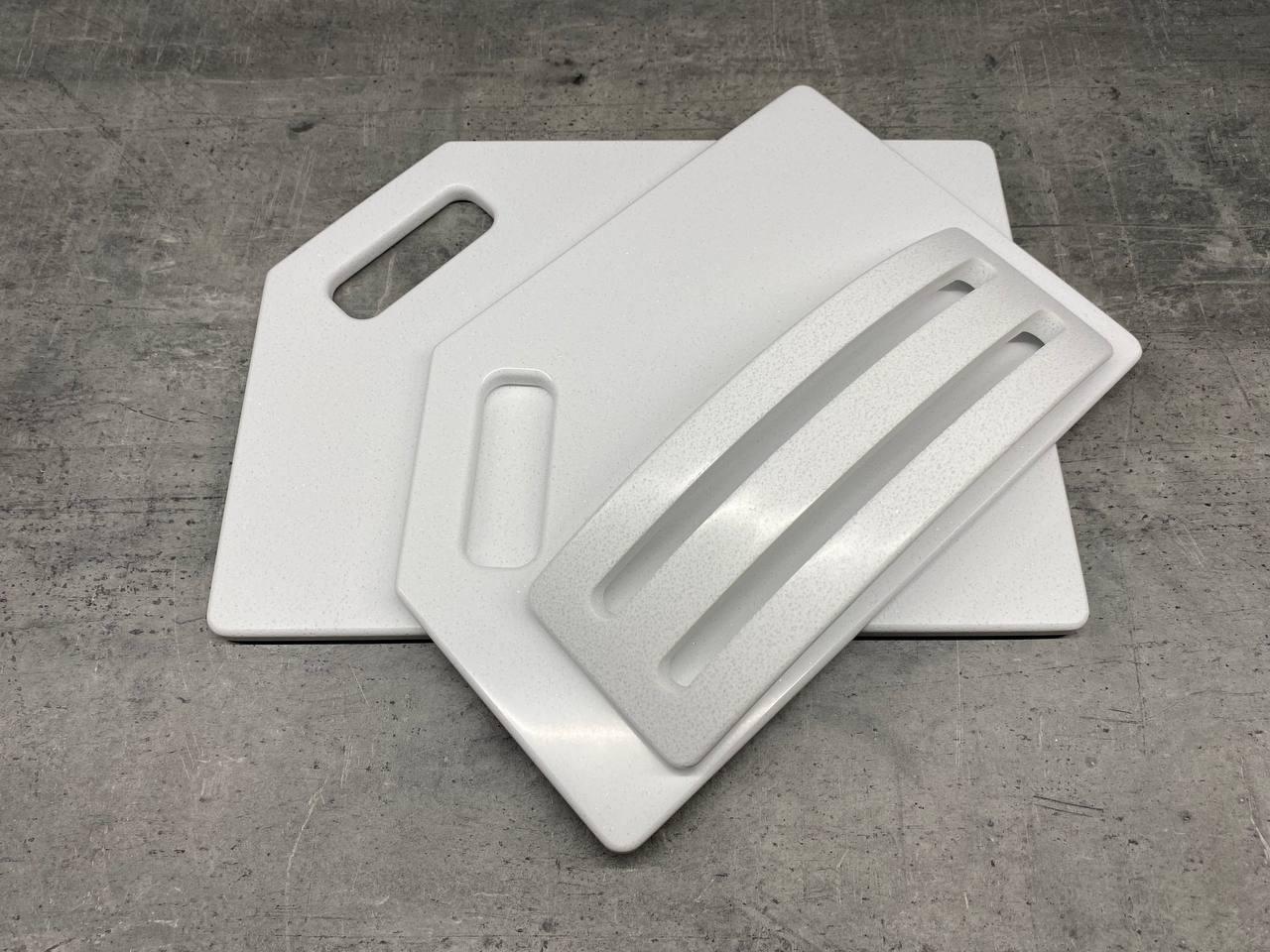 Набор досок кухонных Helsinki из искусственного акрилового камня на подставке 2 шт. - фото 2 Набор досок кухонных Helsinki из искусственного акрилового камня на подставке 2 шт. - фото 2