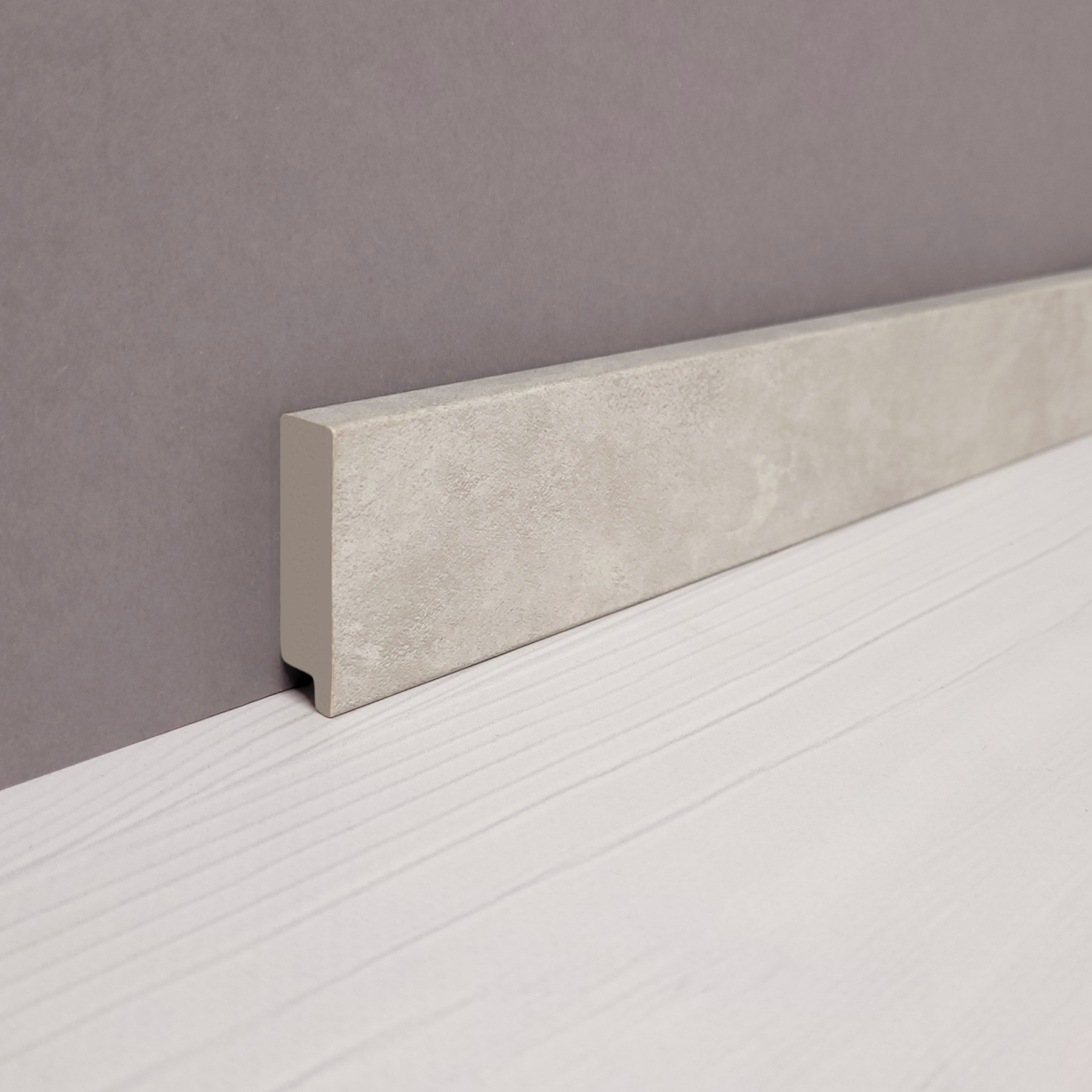 Плинтус дюрополимерный 43х12х2900 мм Светлый бетон (4312B-20175)
