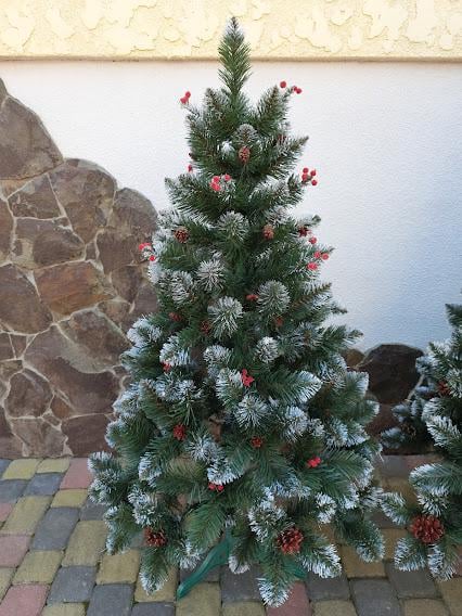 Ялинка штучна Хатинка Кармен з шишками/калиною/підставкою 1,50 м Зелений (КК 1,5) - фото 1 Ялинка штучна Хатинка Кармен з шишками/калиною/підставкою 1,50 м Зелений (КК 1,5) - фото 1