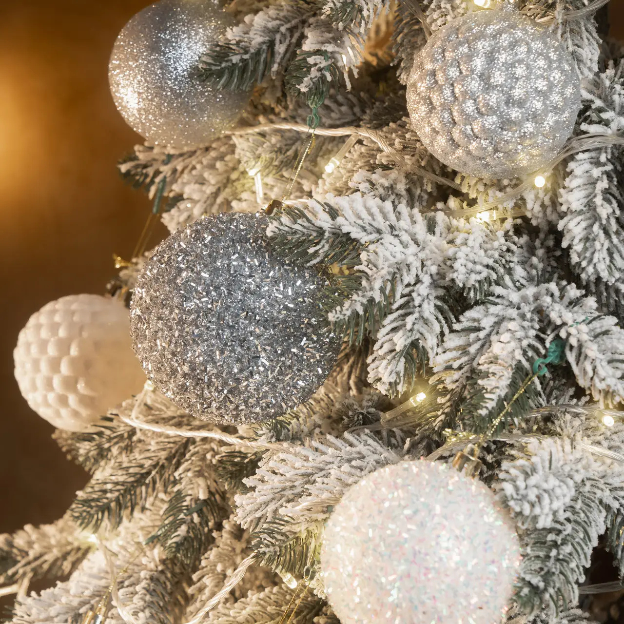 Набор новогодних блестящих украшений Созвездие на елку 40 шаров Серебристый/Белый (77941537) - фото 2 Набор новогодних блестящих украшений Созвездие на елку 40 шаров Серебристый/Белый (77941537) - фото 2