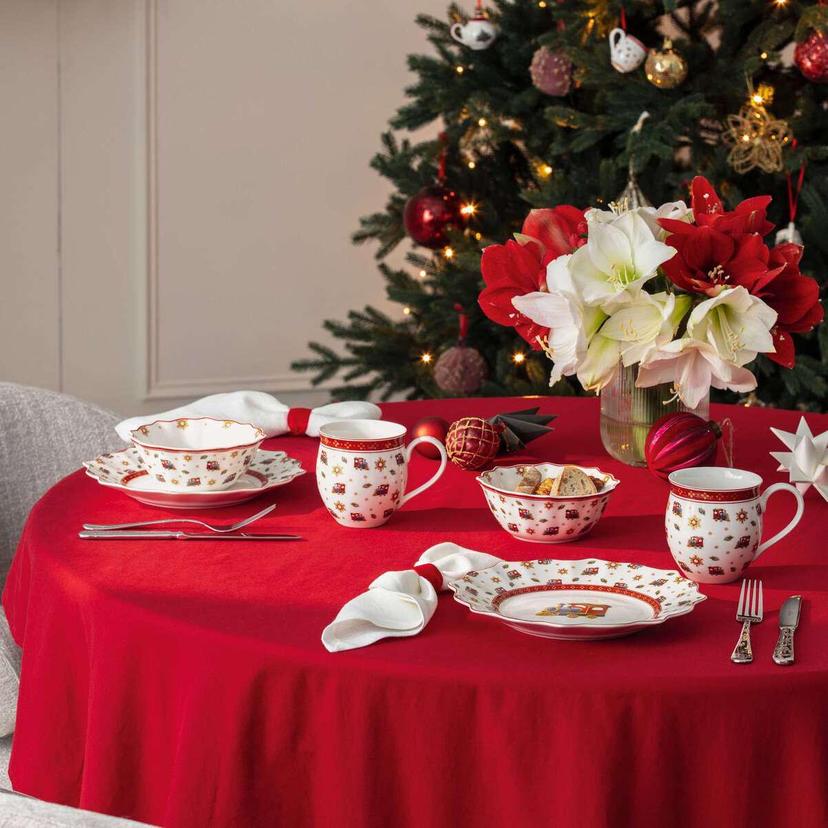 Набор тарелок подарочный новогодний Villeroy & Boch Toy's Delight Ø24,4 см 4 предмета (1485858815) - фото 4