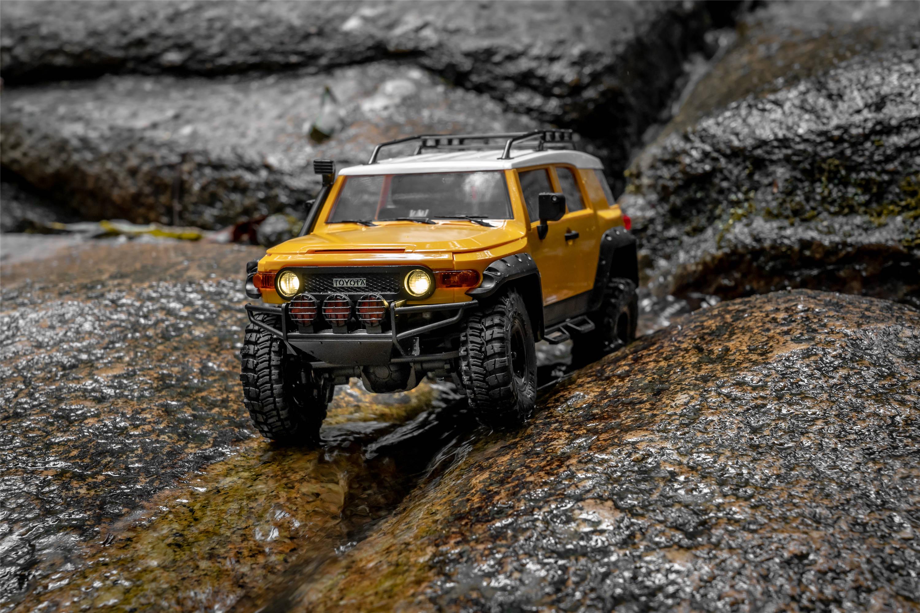Машинка на радиоуправлении FMS 1:18 FJ Cruiser RTR Yellow - фото 11 Машинка на радиоуправлении FMS 1:18 FJ Cruiser RTR Yellow - фото 11
