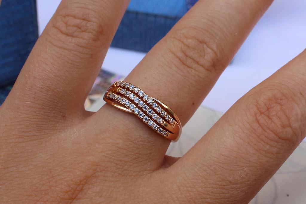 Кольцо Xuping Jewelry три волнистых дорожки из камней р. 21 Золотистый (1212412344)