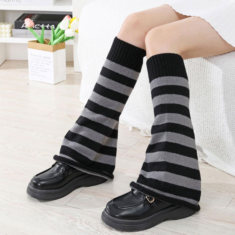 Гетры клеш полосатые One size Черно-серый (2593) Гетры клеш полосатые One size Черно-серый (2593)