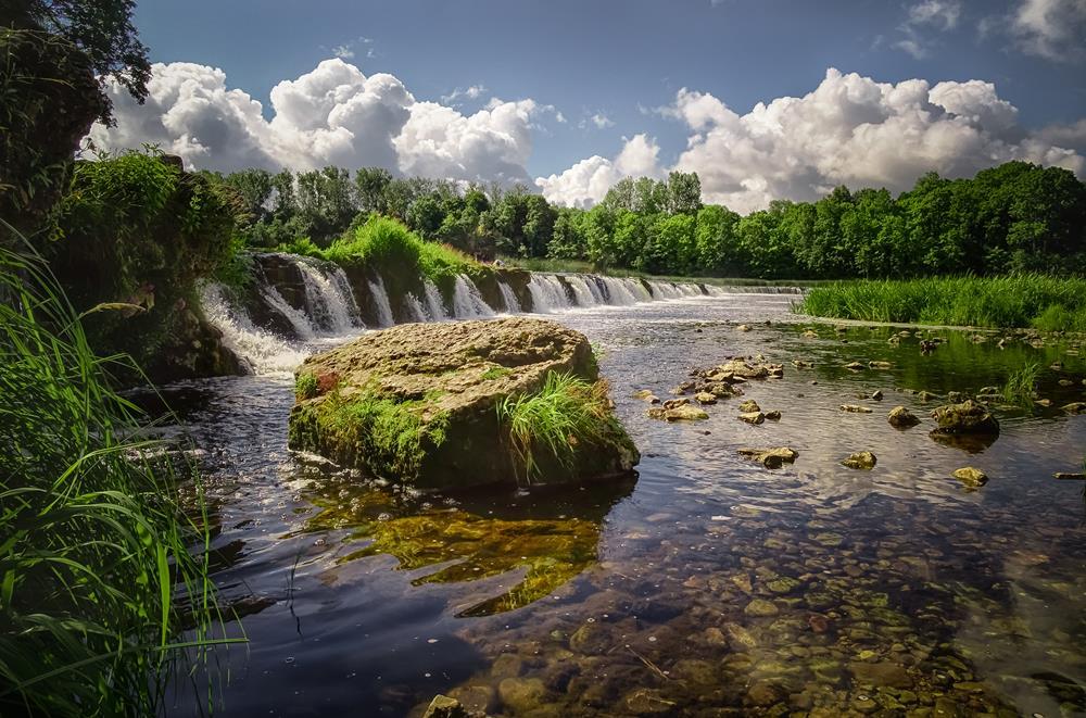 Картина на холсте Водопад 50х70 см (N351)