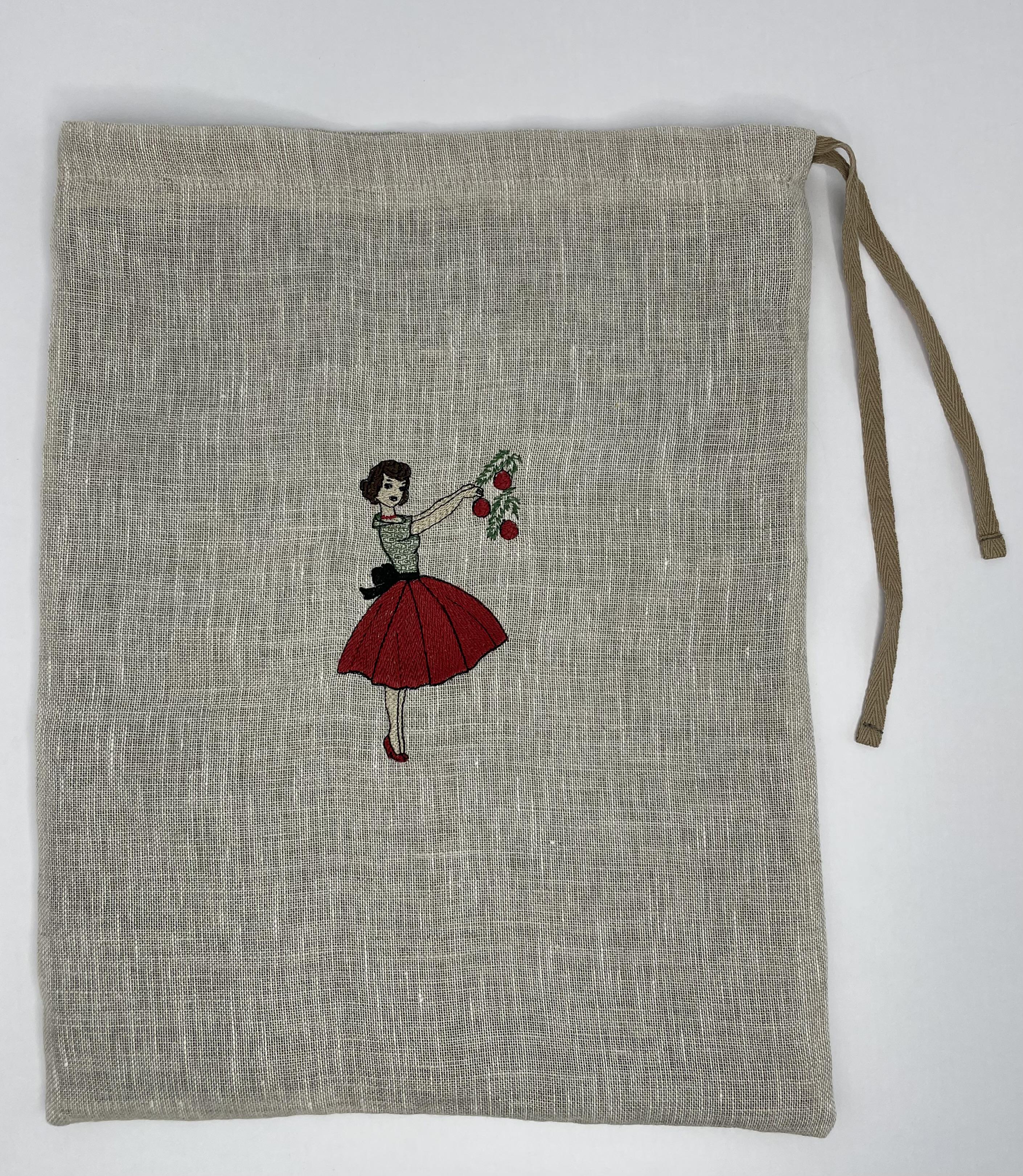 Мешочек для хлеба с вышивкой Девочка с игрушками 30х40 см (30074520) - фото 2 Мешочек для хлеба с вышивкой Девочка с игрушками 30х40 см (30074520) - фото 2