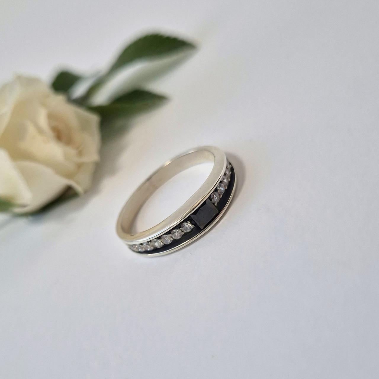 Кольцо дорожка с камнями серебро 925 пробы черненное 3,40 г р. 20 (1100)