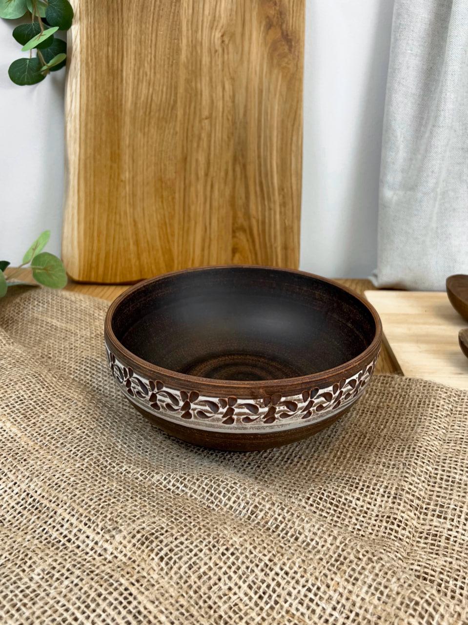 Миска керамическая глиняная резная ангоб 0,7 л (3001-11)