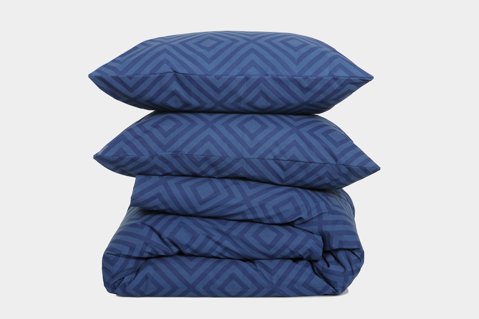 Комплект постільної білизни полуторний Amore Glux-133 бязь Темно-синій (KPB-A1,5-Glux-133(50x70) - фото 1 Комплект постільної білизни полуторний Amore Glux-133 бязь Темно-синій (KPB-A1,5-Glux-133(50x70) - фото 1