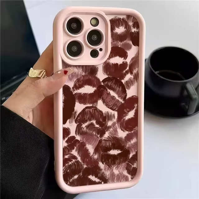 Чехол на Iphone XS Max матовый с поцелуями, защитный, розовый