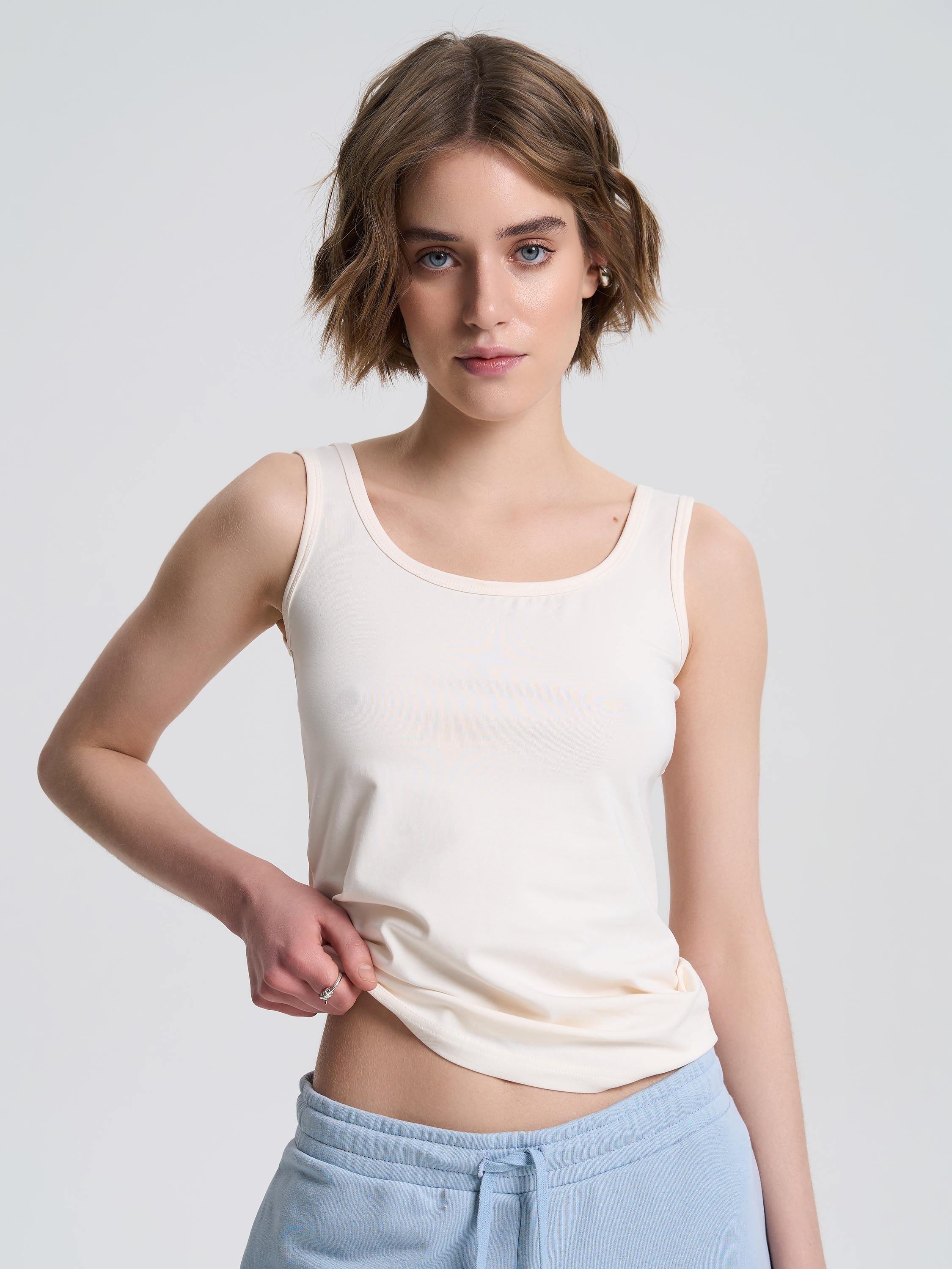 Майка женская на широких бретелях ROZA 200126 S Светло-бежевый (4824005715051) - фото 4