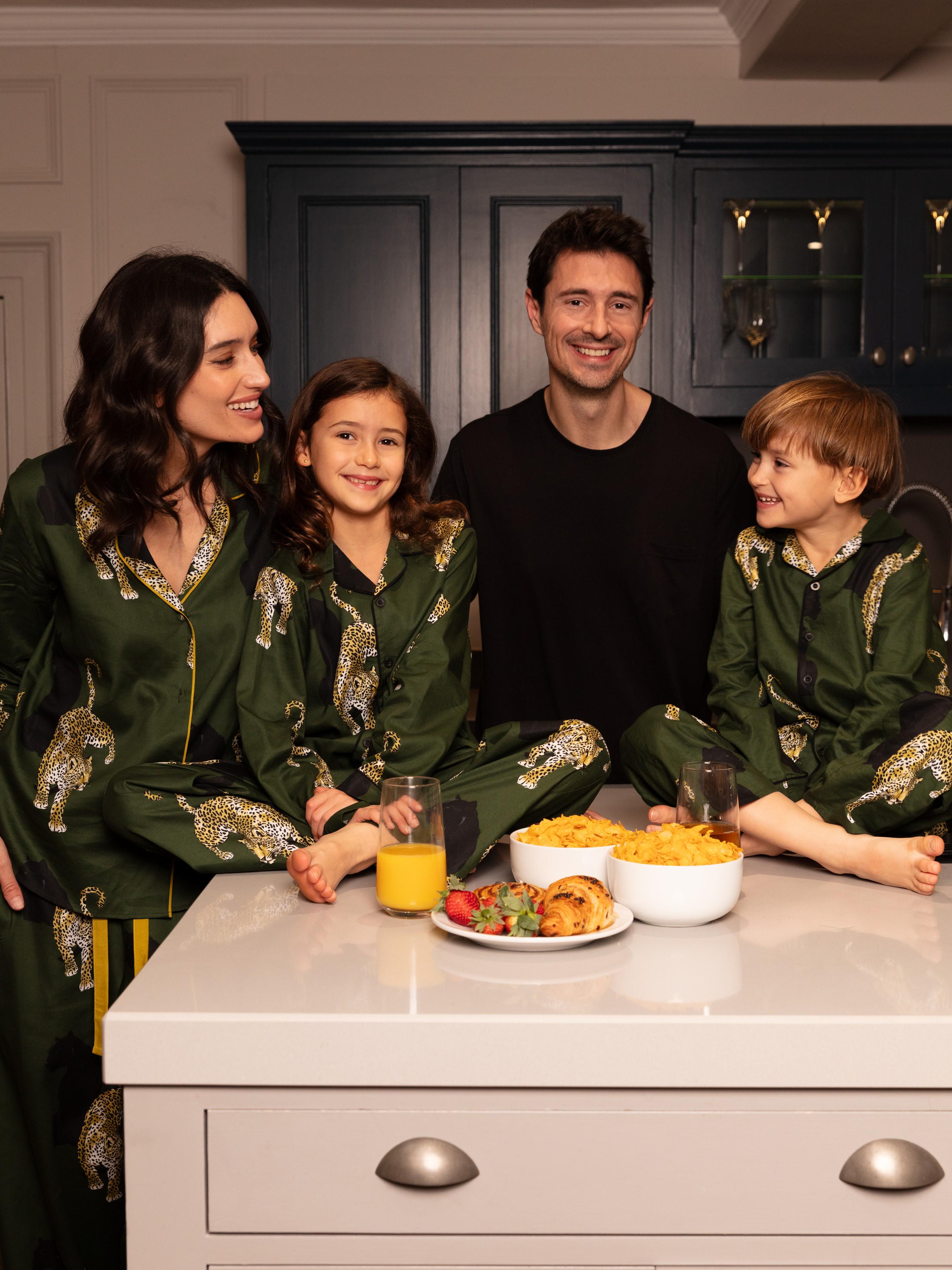 Пижама женская CYBERJAMMIES 5000-5001 3XL Оливковый с леопардовым принтом (5051877599321) - фото 6 Пижама женская CYBERJAMMIES 5000-5001 3XL Оливковый с леопардовым принтом (5051877599321) - фото 6