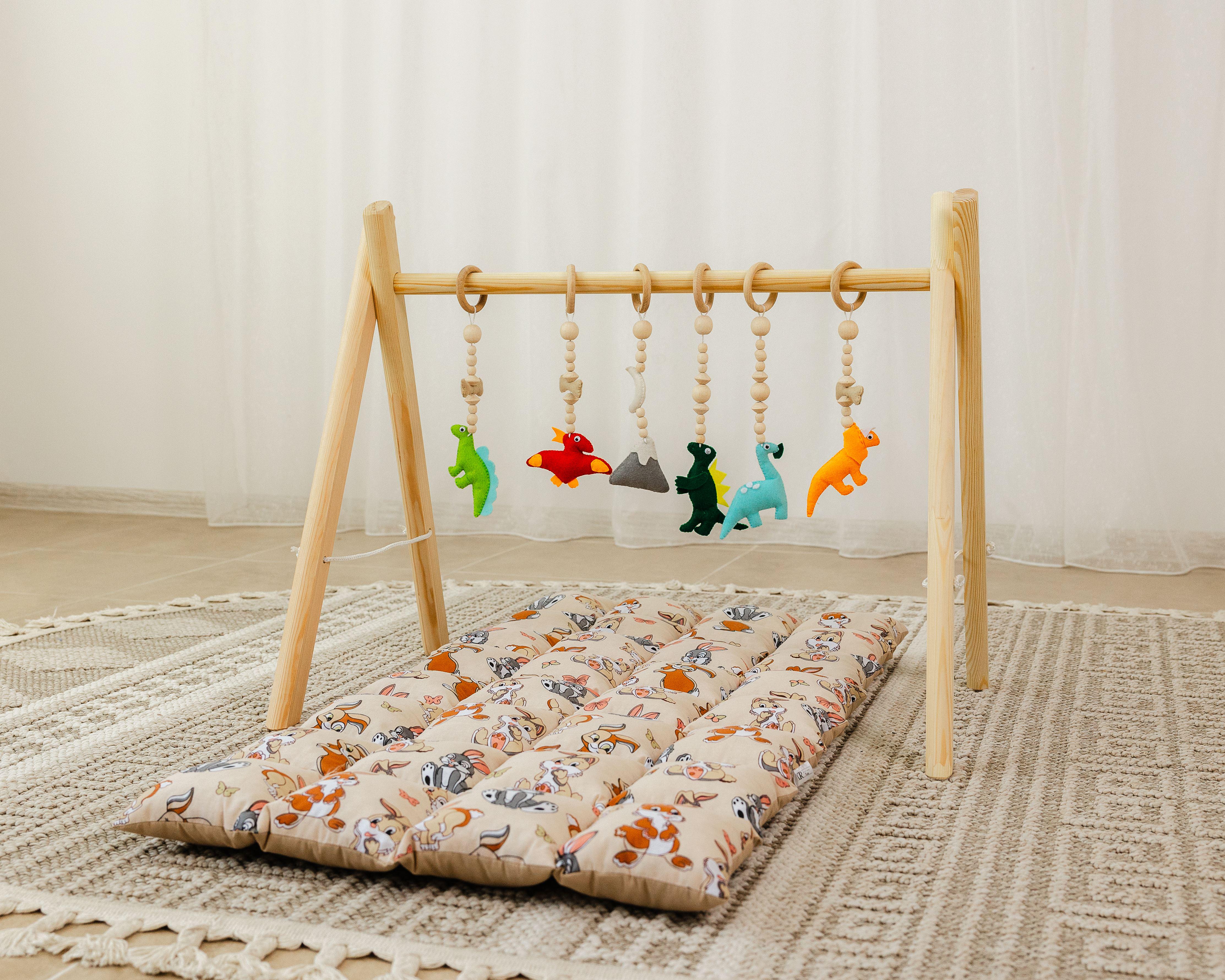 Мобиль напольный BabyGym Динозаврики с матрасом Funny rabbits (0002276)