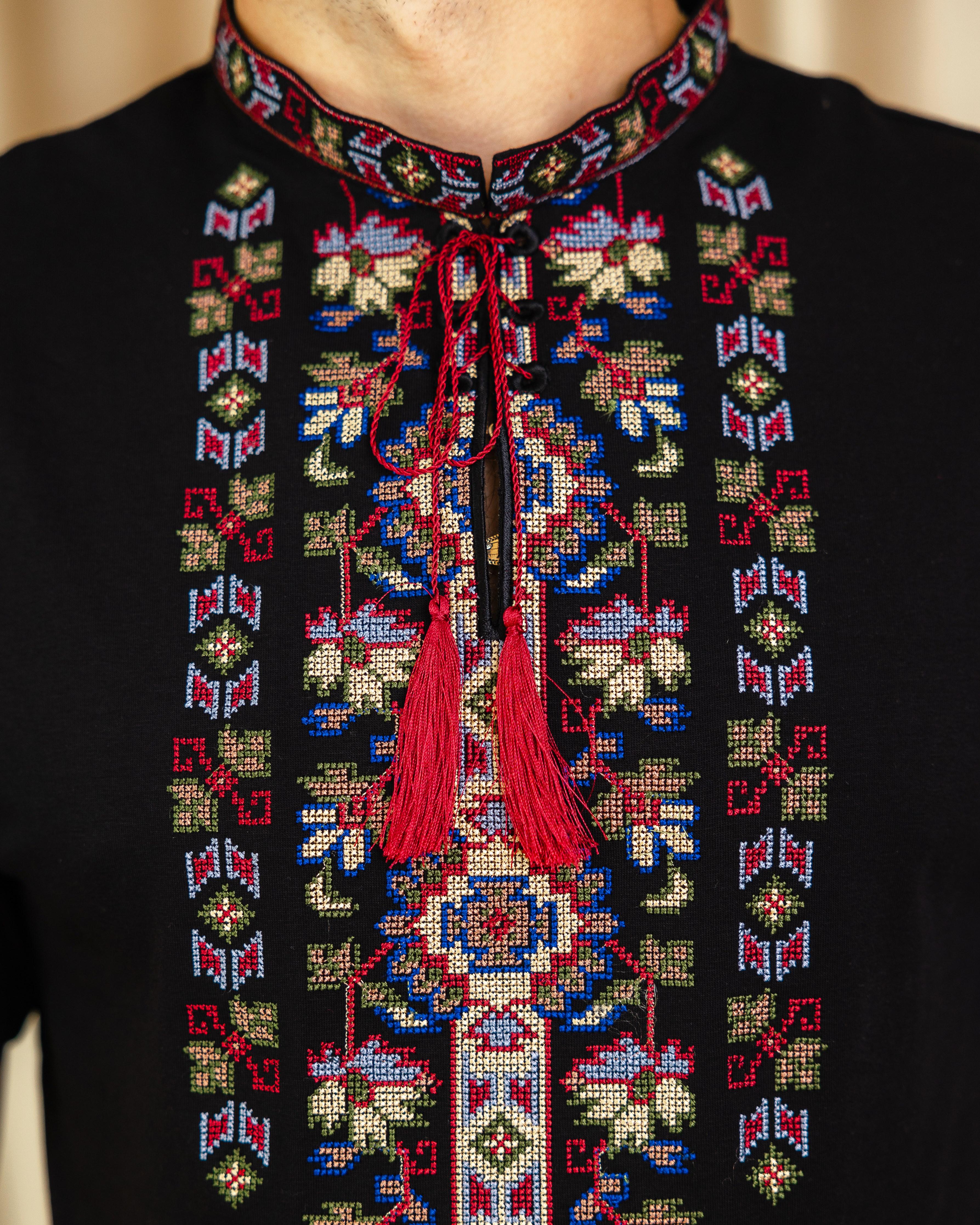 Футболка с вышивкой мужская Симфония вышивкой S Черный/Красный (0002305) - фото 4 Футболка с вышивкой мужская Симфония вышивкой S Черный/Красный (0002305) - фото 4