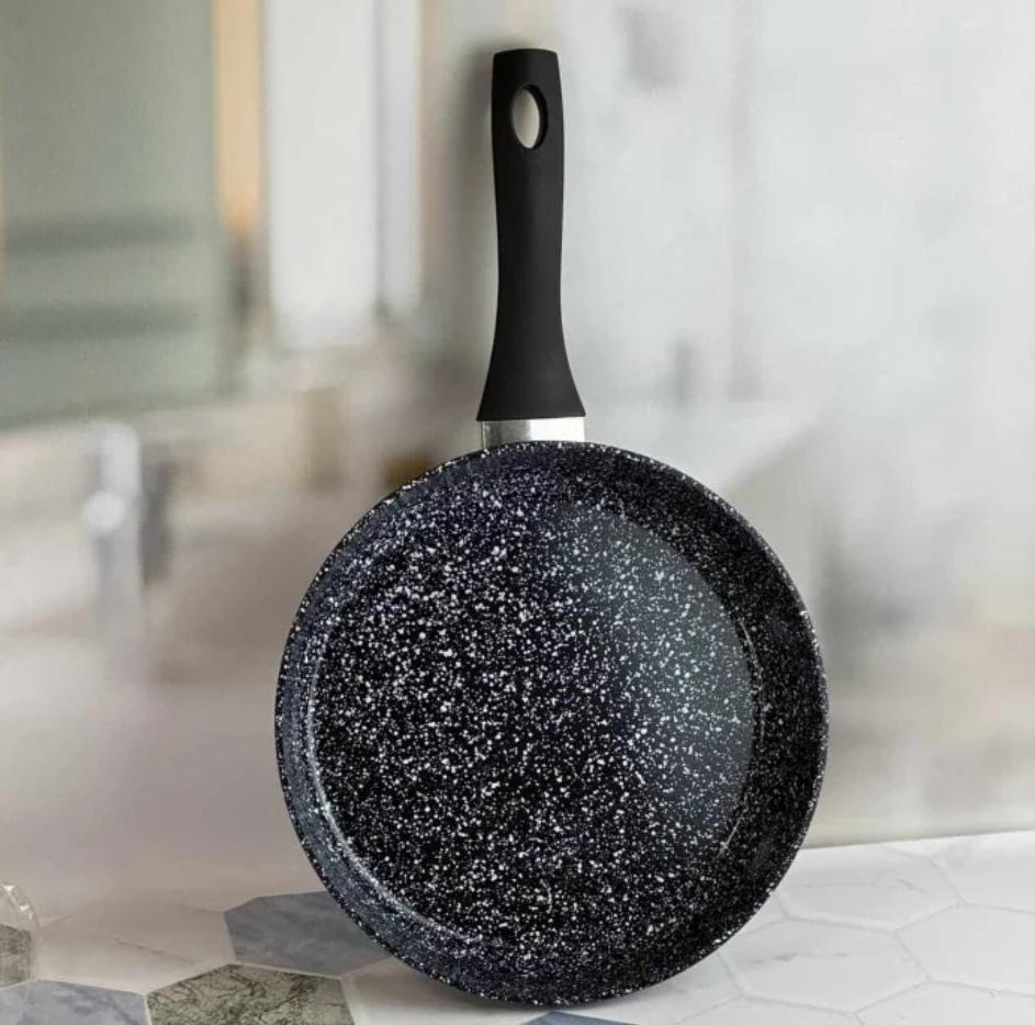 Сковорода Edenberg с антипригарным гранитным покрытием 26 см (EB-3434) - фото 3 Сковорода Edenberg с антипригарным гранитным покрытием 26 см (EB-3434) - фото 3