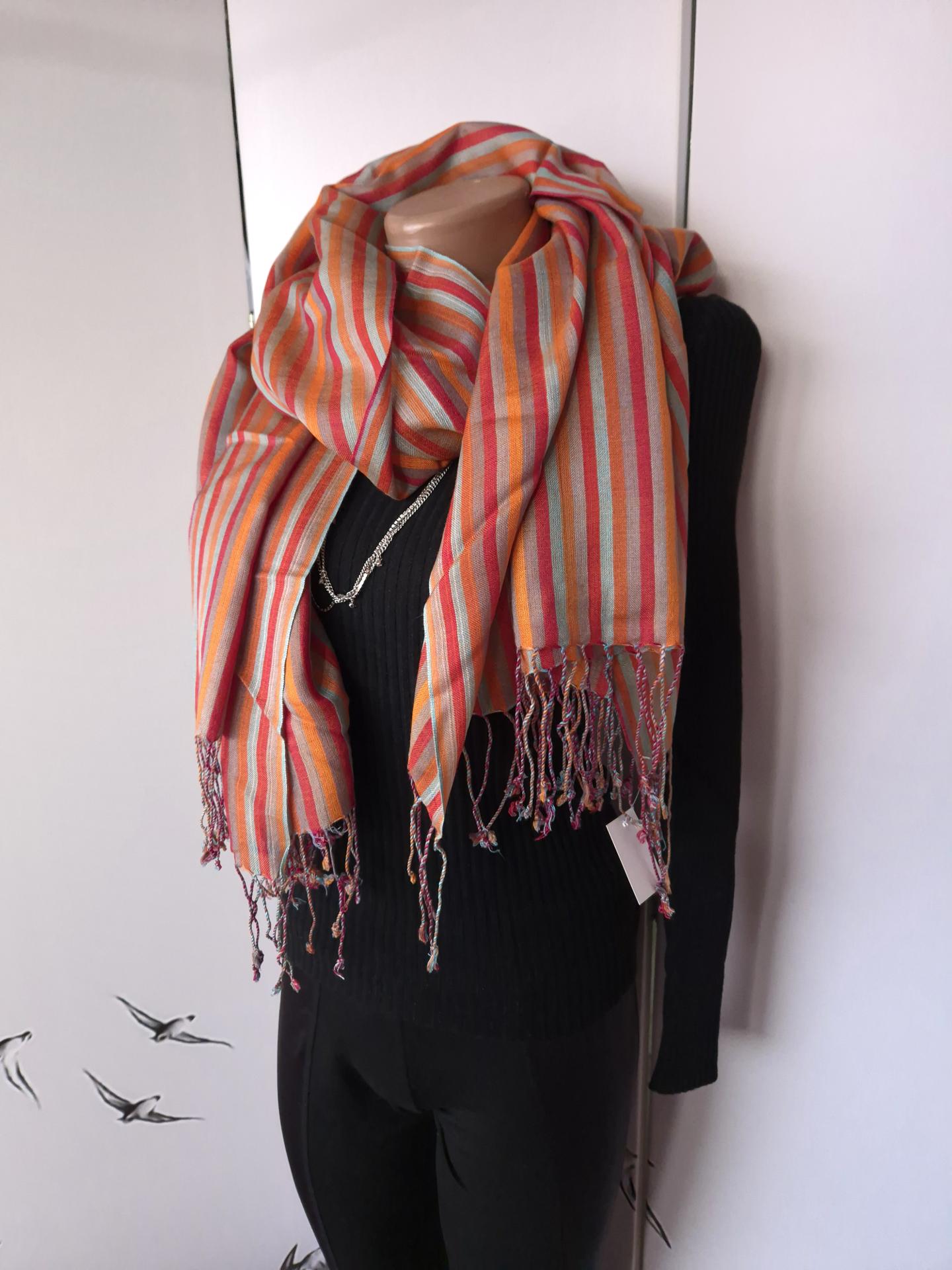Шарф-палантин жіночий у смужку весна-осінь 180х75 см Різнокольоровий (14132) - фото 4 Шарф-палантин жіночий у смужку весна-осінь 180х75 см Різнокольоровий (14132) - фото 4
