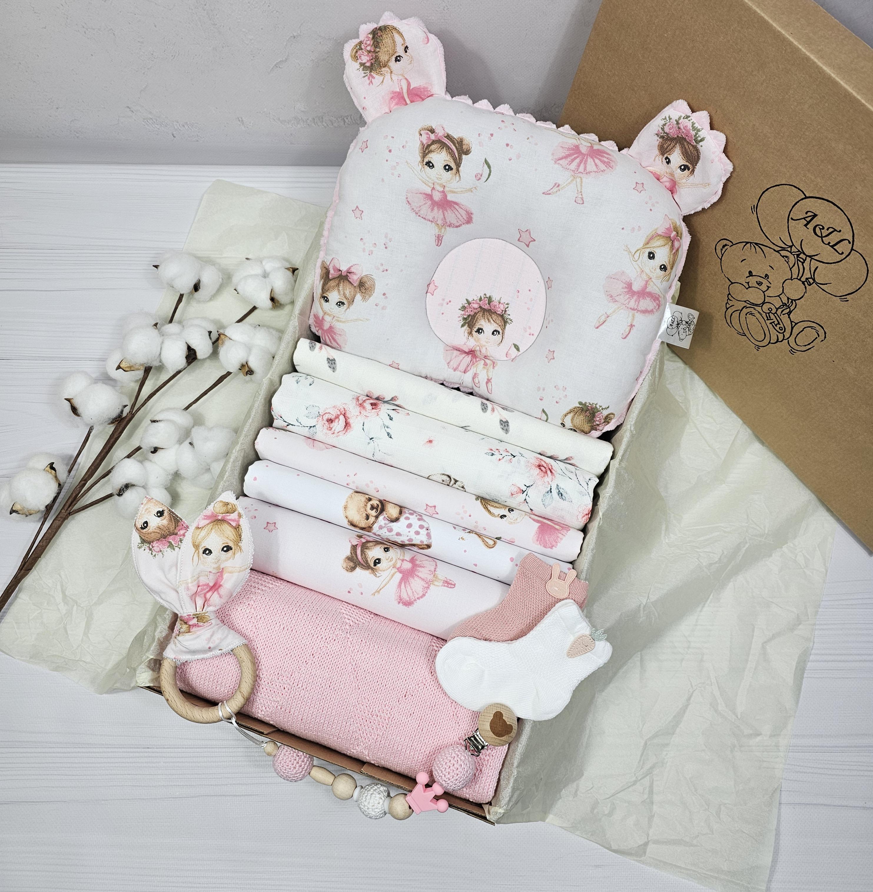 Набор для новорожденного a.l.babybox Маленькая балерина плед/пеленки/подушка/игрушки (25981249)