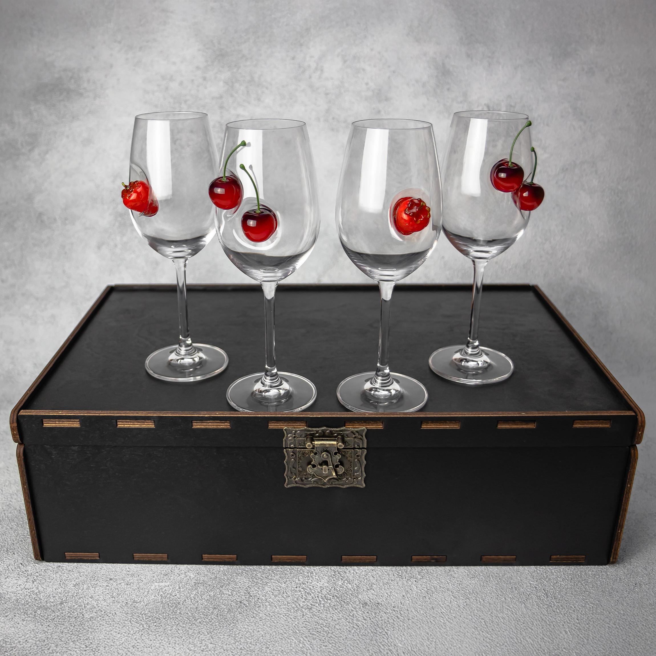 Набор VSKLO на 4 бокала для вина с вишнями и клубникой 350 мл (31516239)