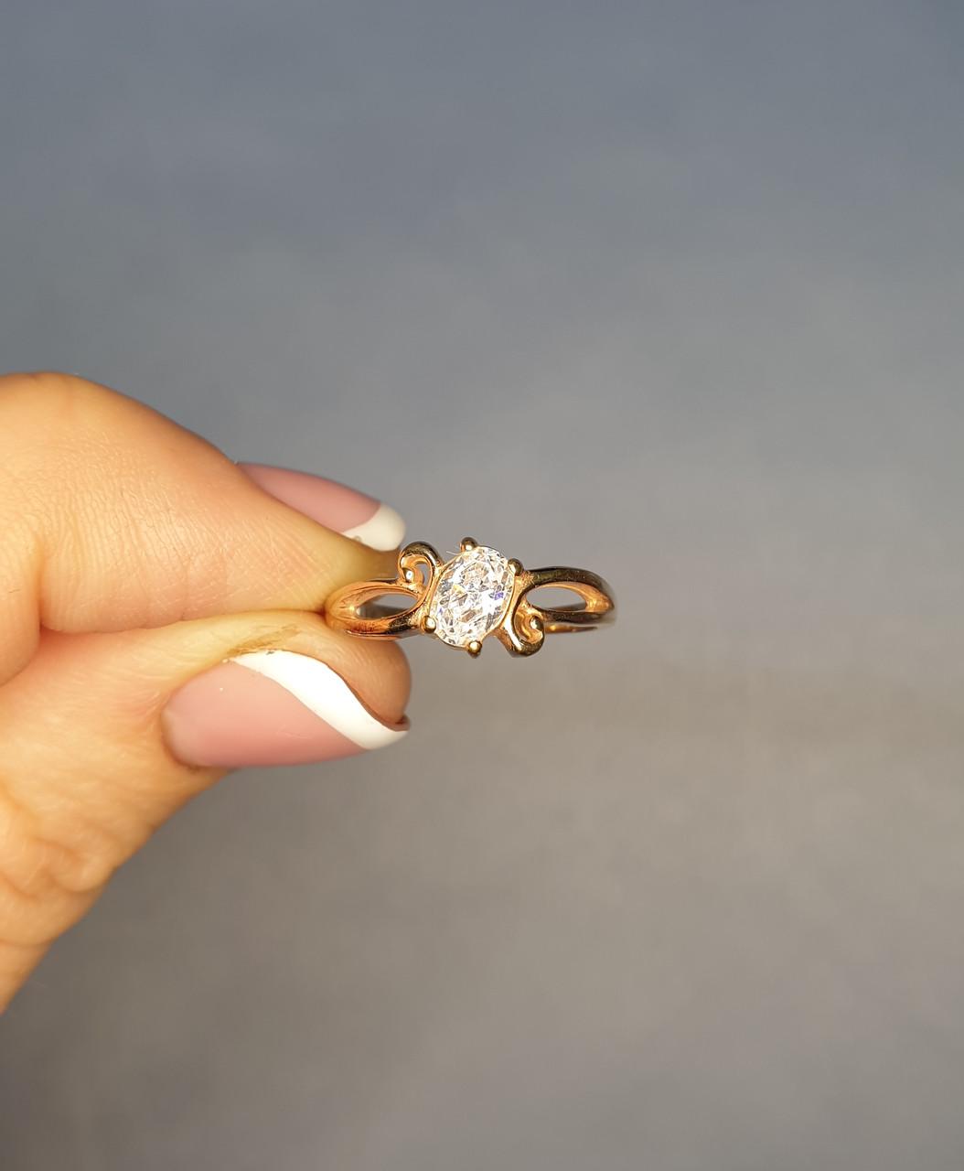 Кольцо позолоченное с кубическим цирконием р. 17 2,23 г (1418786239)