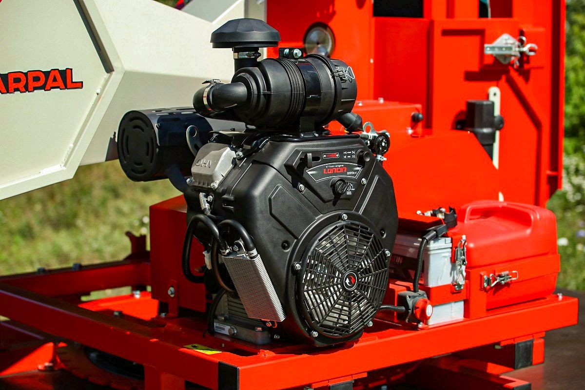 Подрібнювач гілок Arpal на шматки дров з бензиновим двигуном на причепі з поворотною платформою (АМ-200БД-К) - фото 12 Подрібнювач гілок Arpal на шматки дров з бензиновим двигуном на причепі з поворотною платформою (АМ-200БД-К) - фото 12