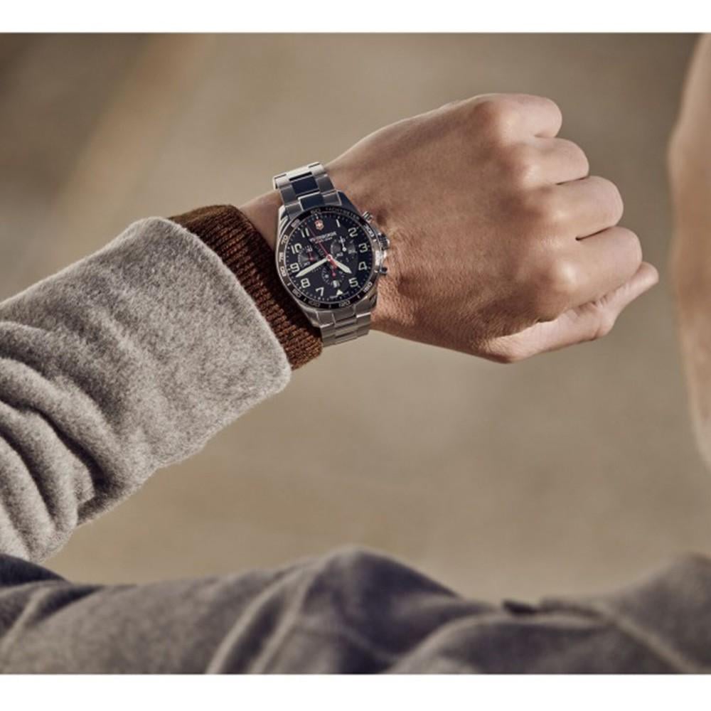 Наручний годинник чоловічий Victorinox Swiss Army Fieldforce Chrono кварцевий Silver (V241855) - фото 4 Наручний годинник чоловічий Victorinox Swiss Army Fieldforce Chrono кварцевий Silver (V241855) - фото 4