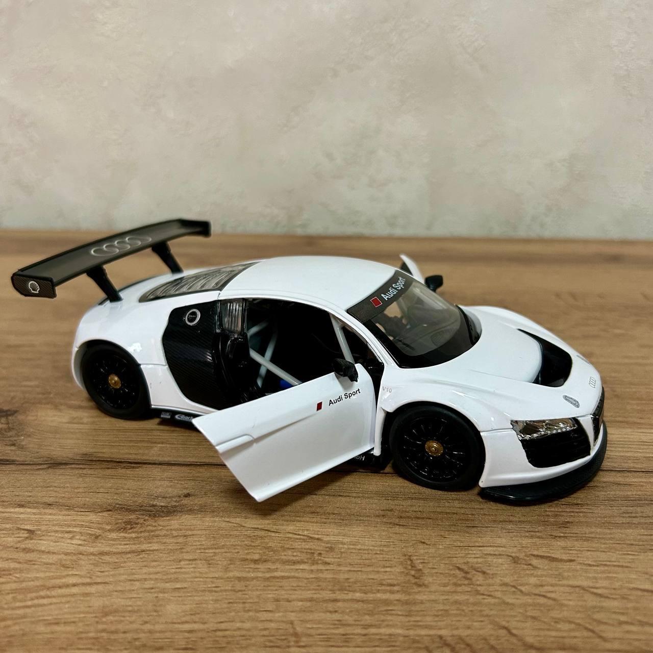 Машинка детская металлическая Rastar 56100 Audi R8 LMS 1:24 Белый (56100) - фото 3 Машинка детская металлическая Rastar 56100 Audi R8 LMS 1:24 Белый (56100) - фото 3
