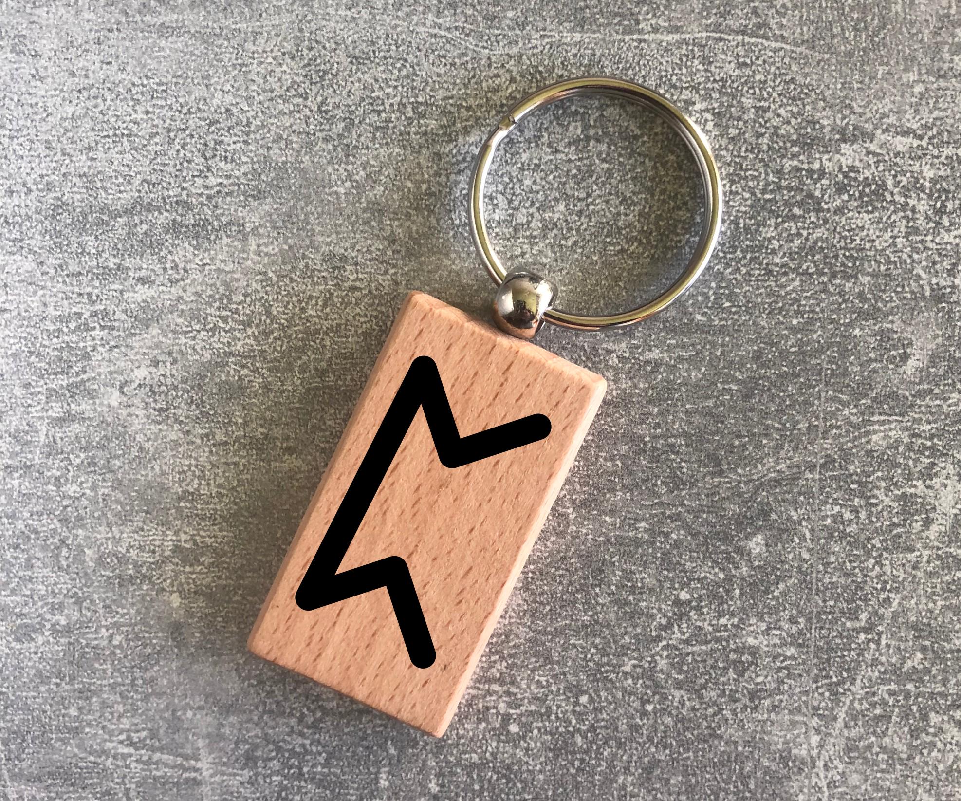 Брелок деревянный с руной Старшого футарк "Перт" (15010108014)