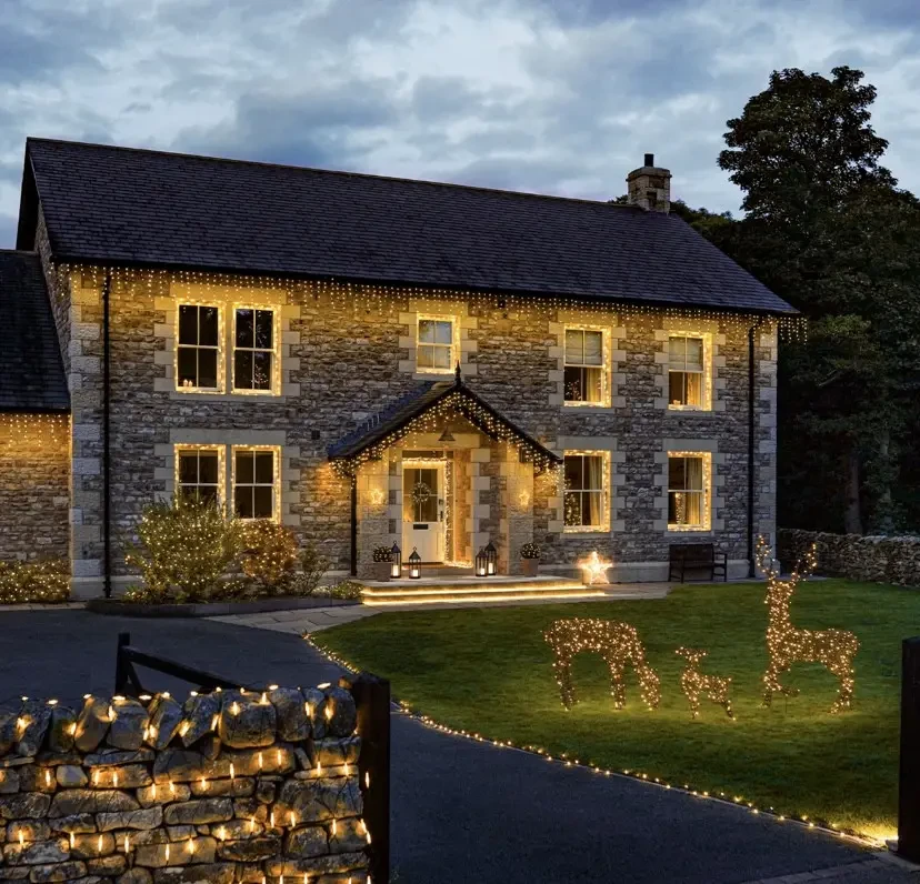 Гірлянда вулична UKC Бахрома на чорному дроті 120 LED IP65 5х0,6 м Теплий білий - фото 4 Гірлянда вулична UKC Бахрома на чорному дроті 120 LED IP65 5х0,6 м Теплий білий - фото 4