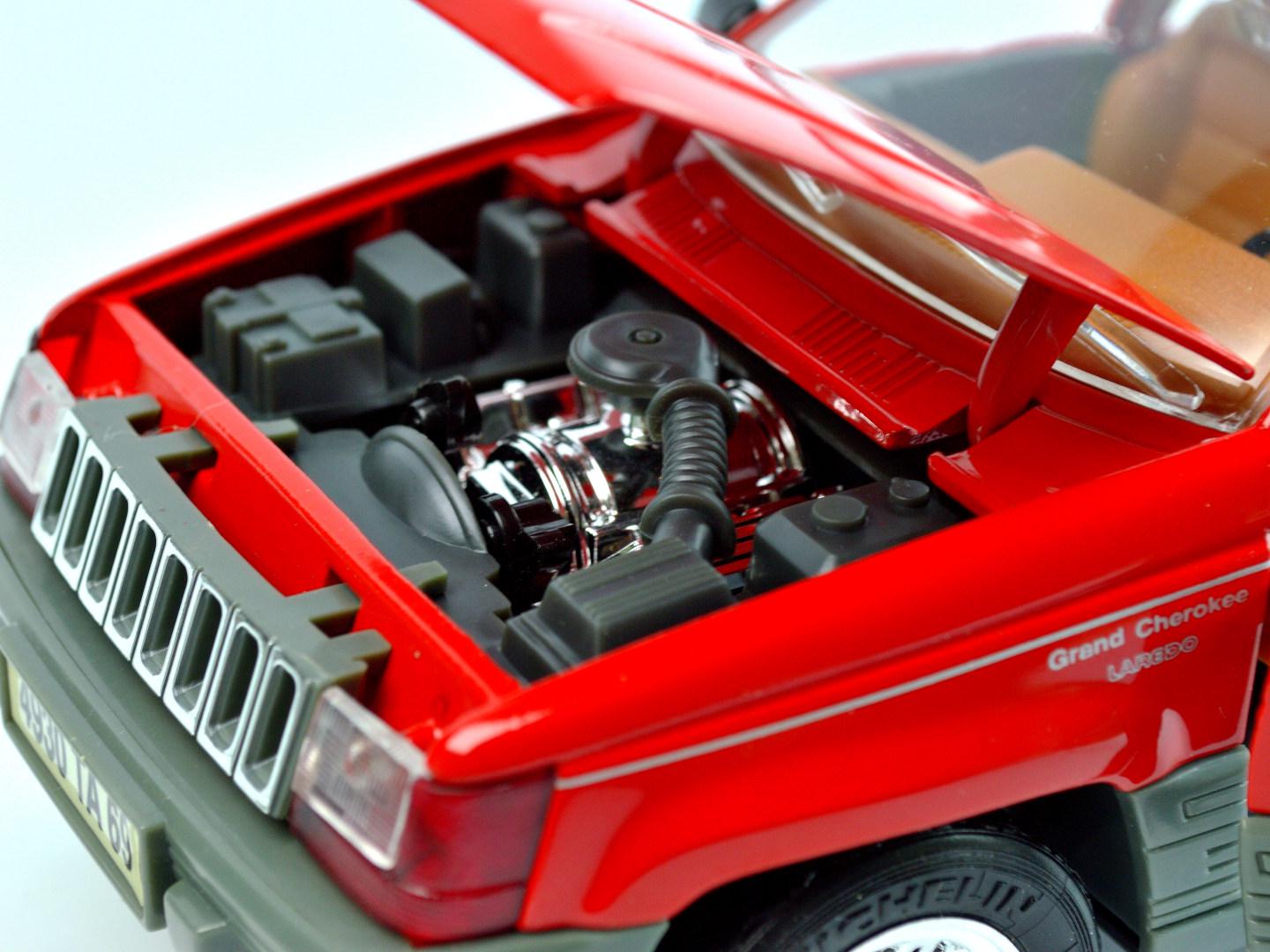 ᐉ Коллекционная модель Majorette Jeep Grand Cherokee Laredo 1:18