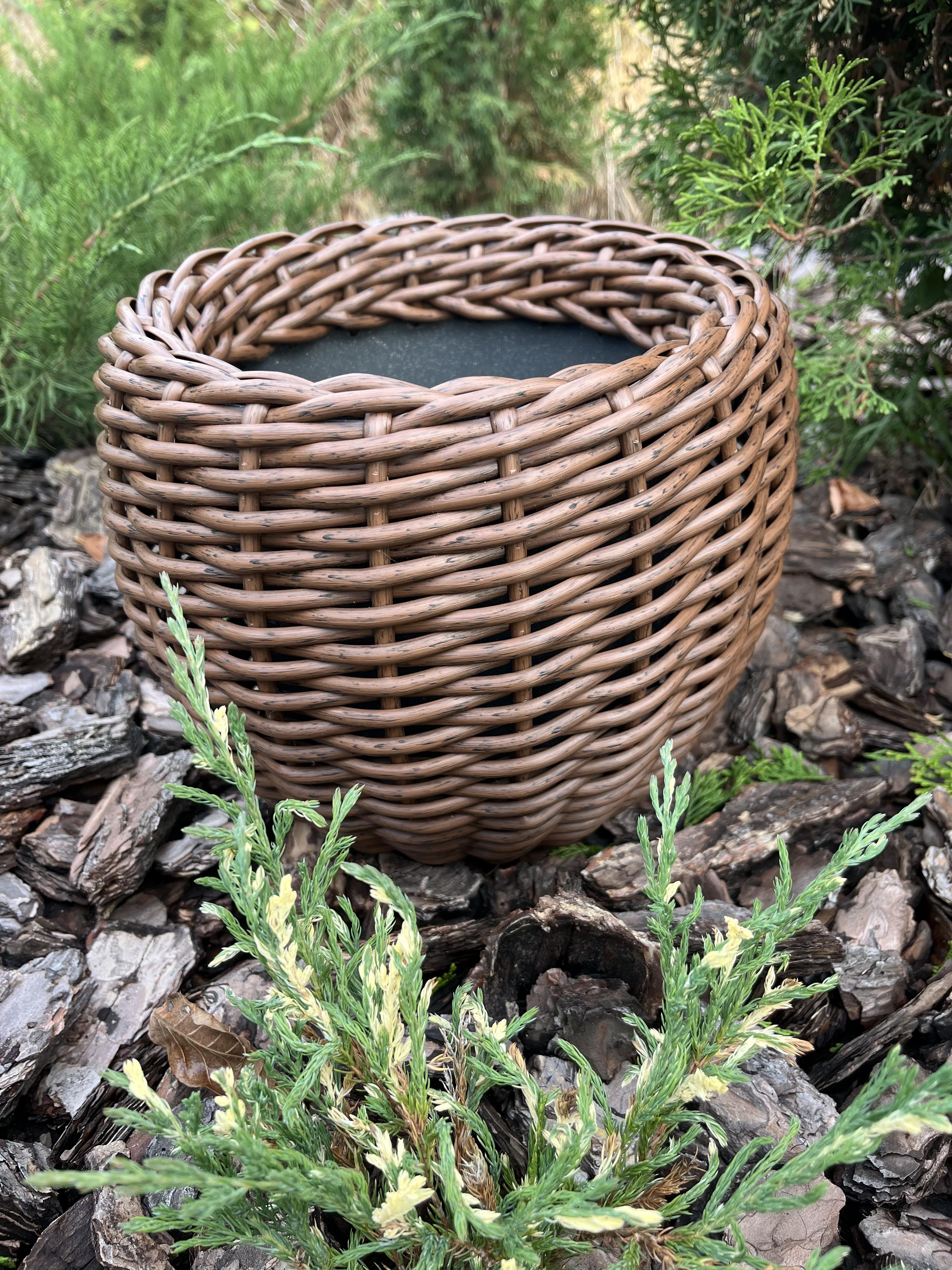 Кашпо для цветов из искусственного ротанга 5 л Темное дерево (27922871) - фото 1 Кашпо для цветов из искусственного ротанга 5 л Темное дерево (27922871) - фото 1