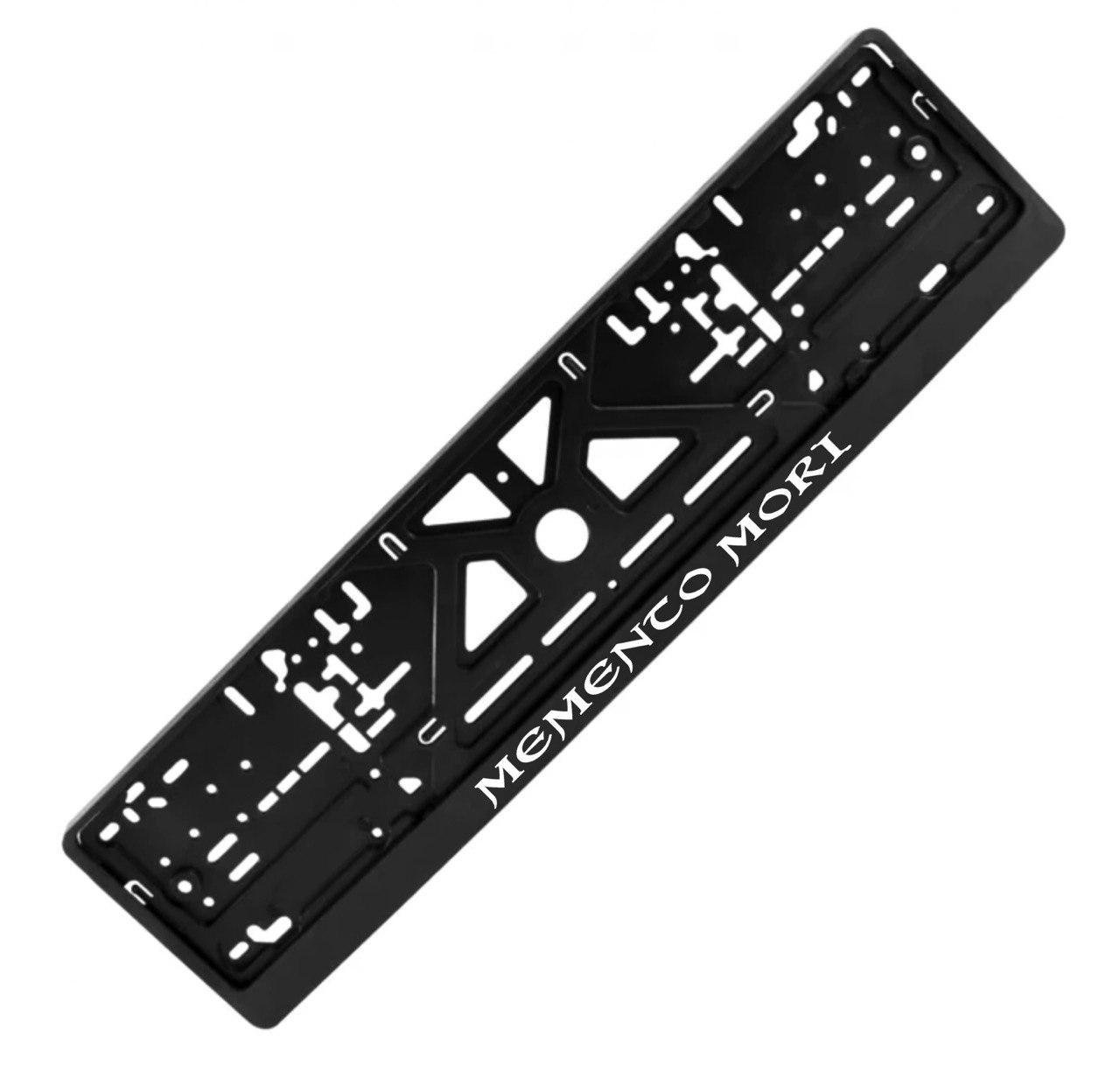 Рамка номерного знака с надписью "MEMENTO MORI" (1805565938)