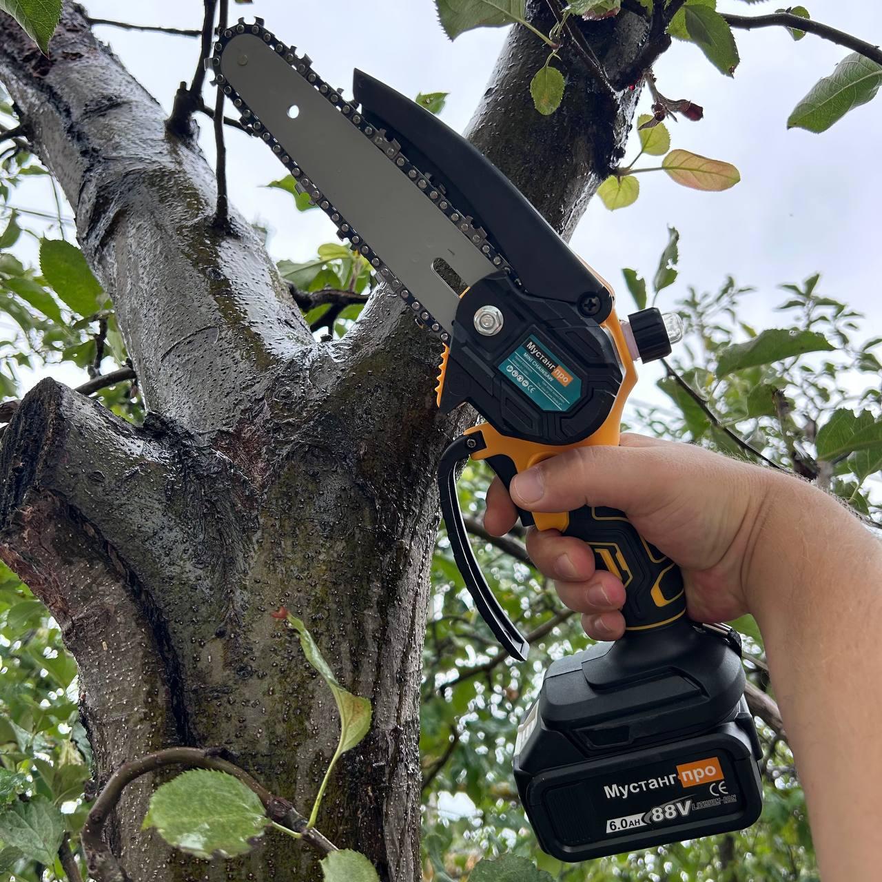 Пила мини Мустанг про цепная 2 аккумулятора 68V 6 mAh (msn) - фото 8 Пила мини Мустанг про цепная 2 аккумулятора 68V 6 mAh (msn) - фото 8