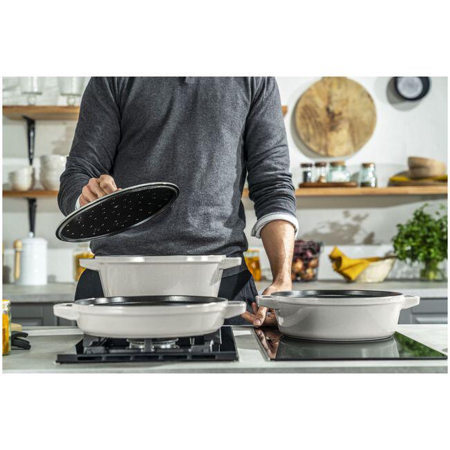 Набор посуды Staub Stackable штабелируемый 4 предмета Белый трюфель (40508-388-0) - фото 13 Набор посуды Staub Stackable штабелируемый 4 предмета Белый трюфель (40508-388-0) - фото 13