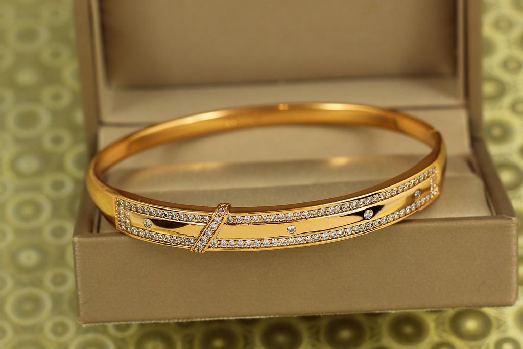 Браслет бенгл Xuping Jewelry Линии света 60 мм 17-19 см Золотистый (30728027)