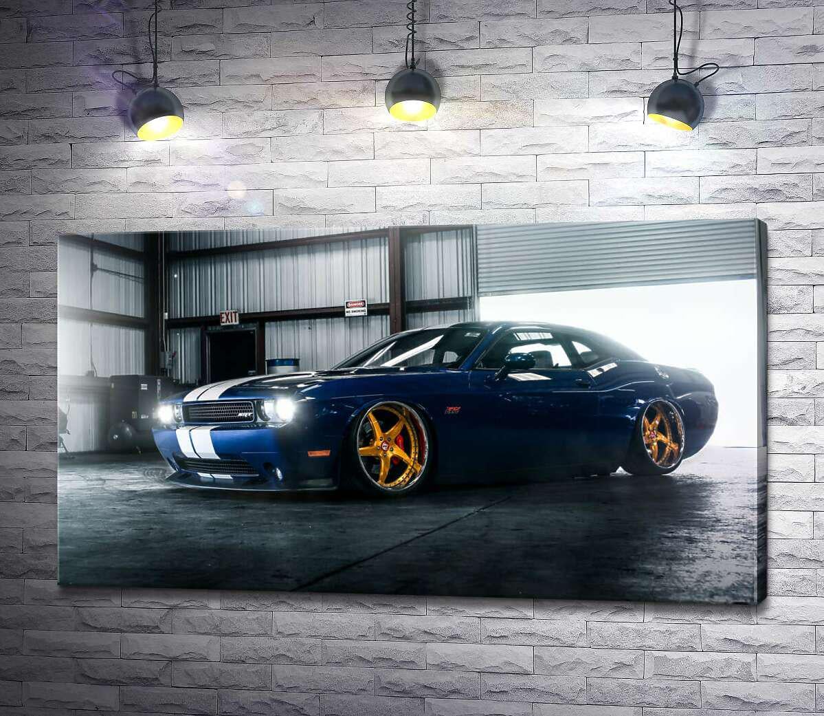 Картина ArtPoster Синій спорткар Dodge Challenger заїжджає в гараж 100x56 см Модуль №1 (003964) Картина ArtPoster Синій спорткар Dodge Challenger заїжджає в гараж 100x56 см Модуль №1 (003964)