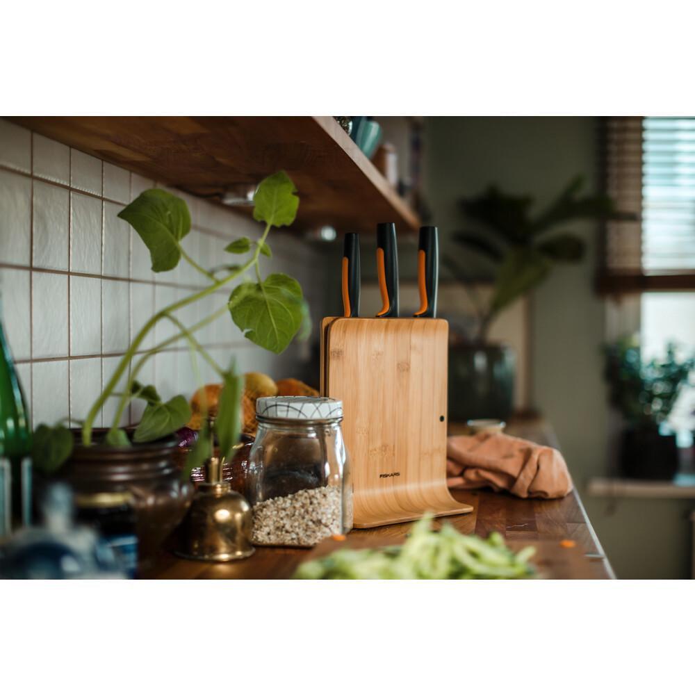 Набір ножів Fiskars Functional Form з бамбуковою підставкою 3 шт. (30344493) - фото 3 Набір ножів Fiskars Functional Form з бамбуковою підставкою 3 шт. (30344493) - фото 3