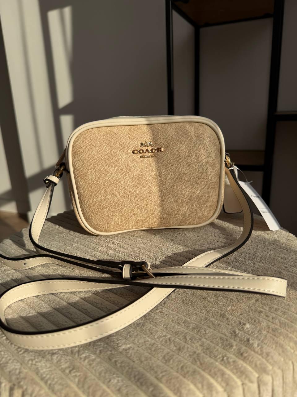 Сумка з натуральної шкіри та канви жіноча Jamie Camera Bag In Signature Canva