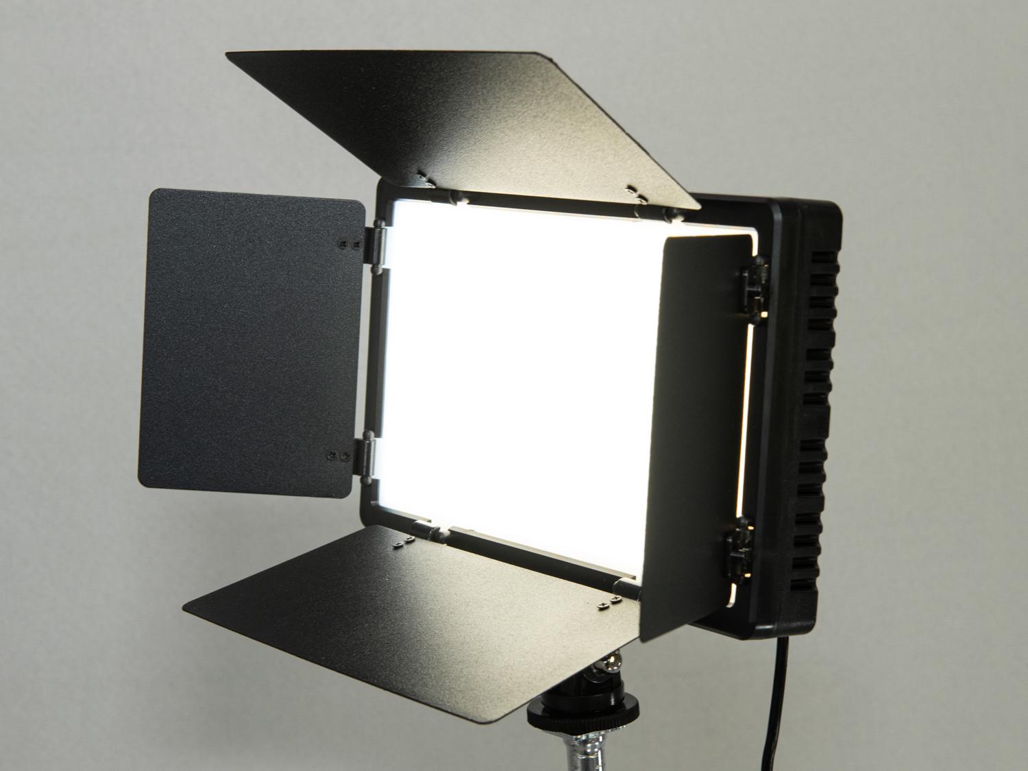 Студийный прожектор для фото и видеосъемки направленный свет 36 Вт (SL-LED-600)