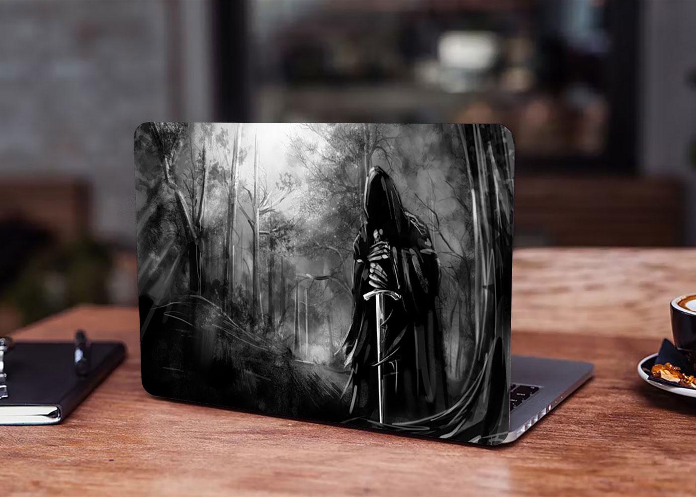 Декоративная наклейка на ноутбук 17,3" Dark Evil 400х260 мм (100003_17)