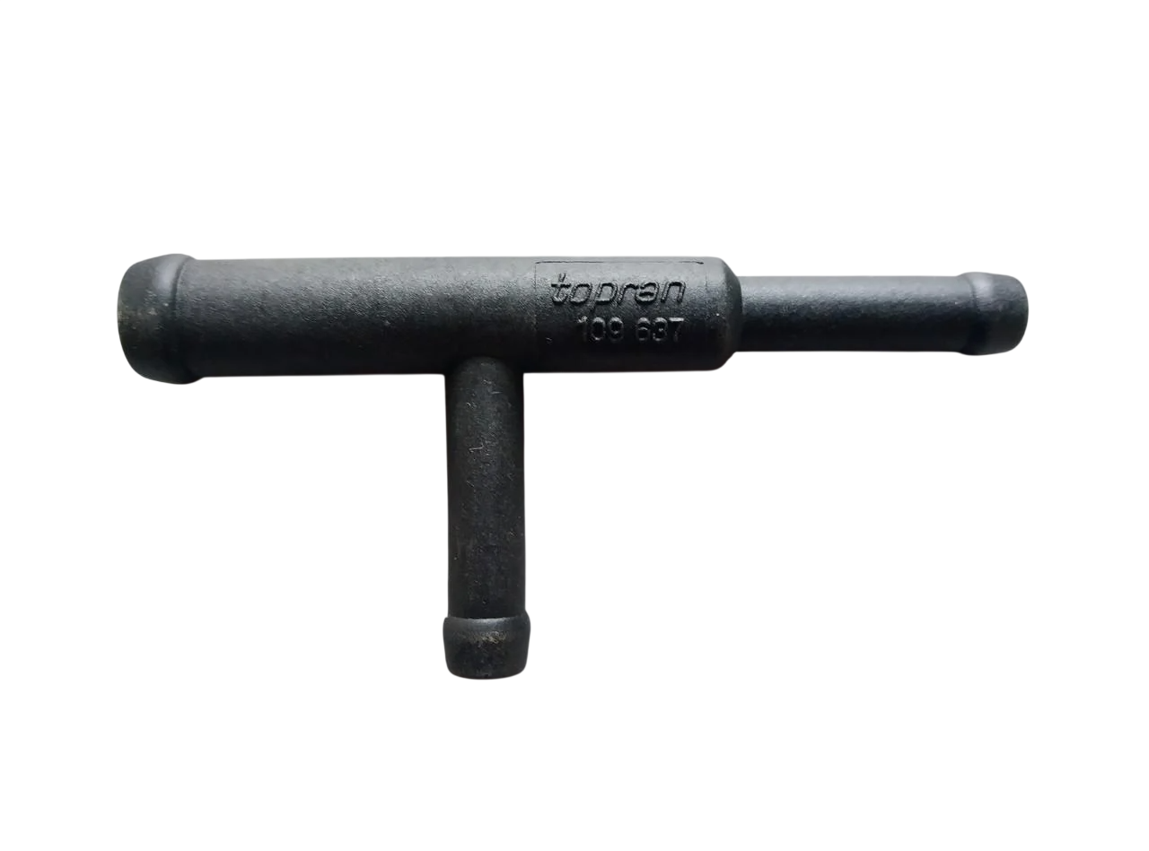 Патрубок системы охлаждения TOPRAN 109637 VOLKSWAGEN T4 1.9D-2.5D 90-03 (3085960819)