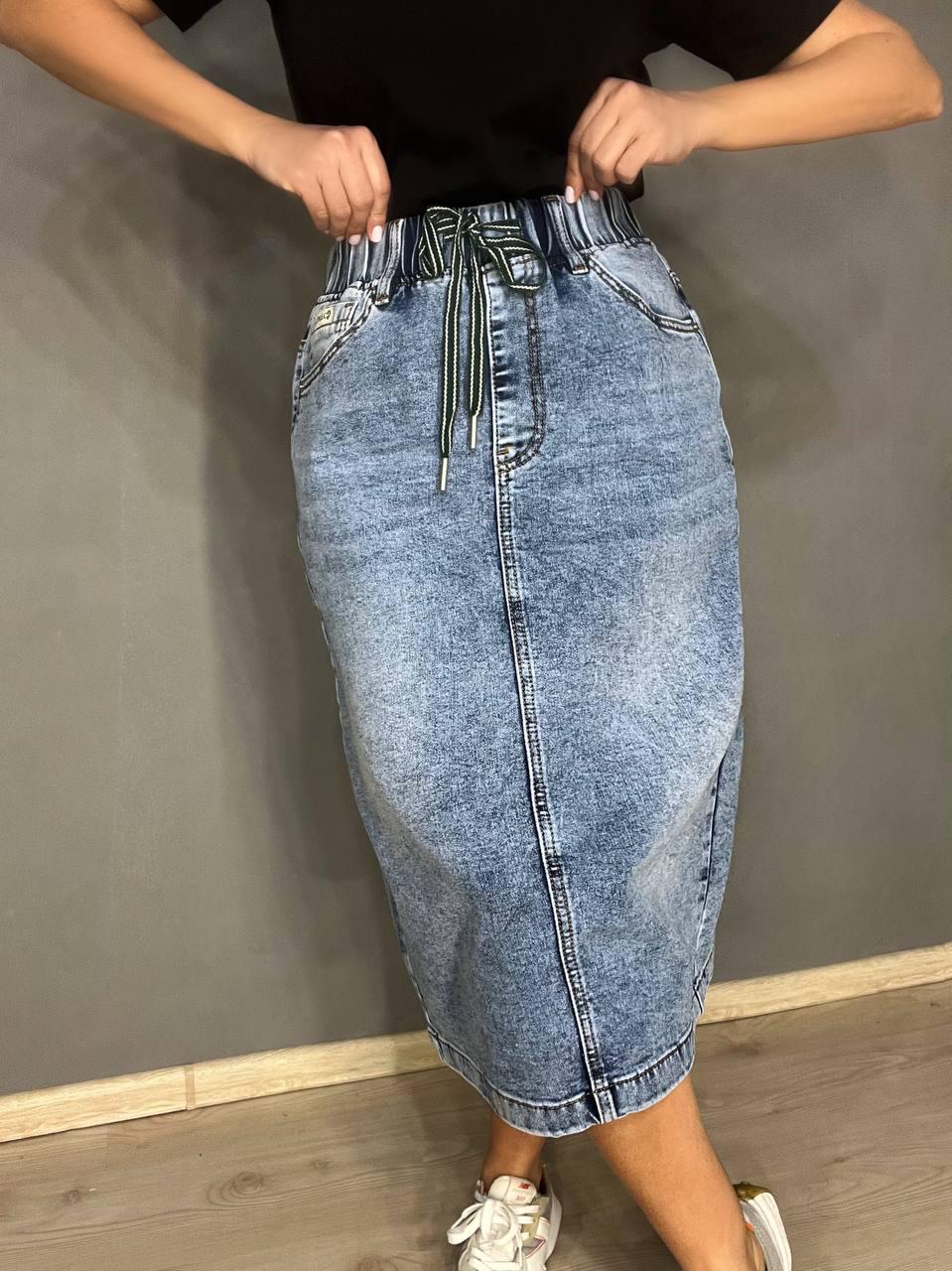 Юбка женская джинсовая ZJY 67501 талия на резинке со шнурком ниже колена разрез сзади р. 44 Голубой (3798) - фото 3