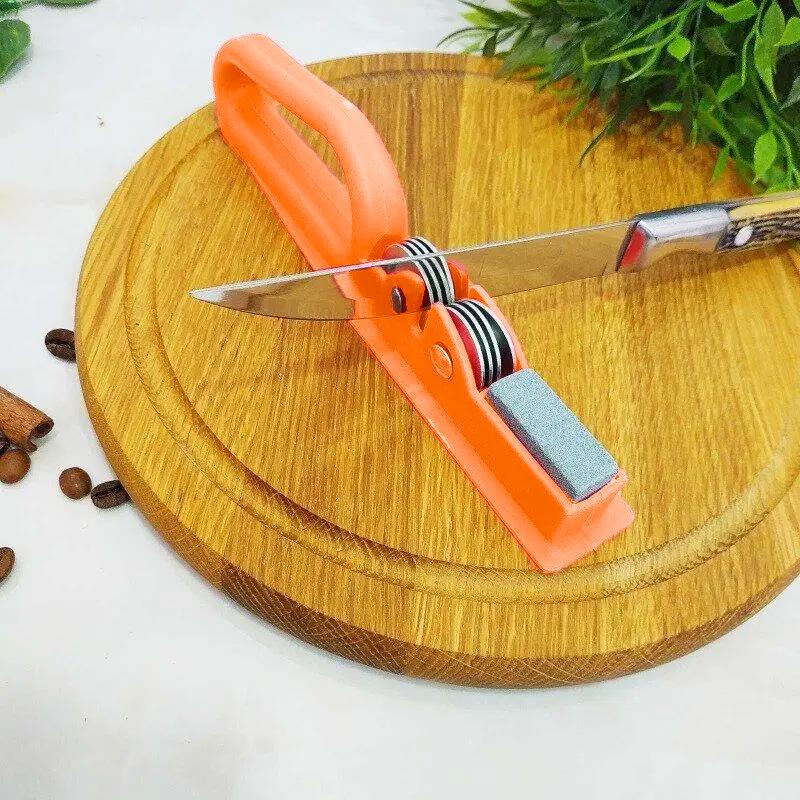 Точила для кухонних ножів ручна механічна пластикова зі стругачним каменем Помаранчевий (86764) - фото 8