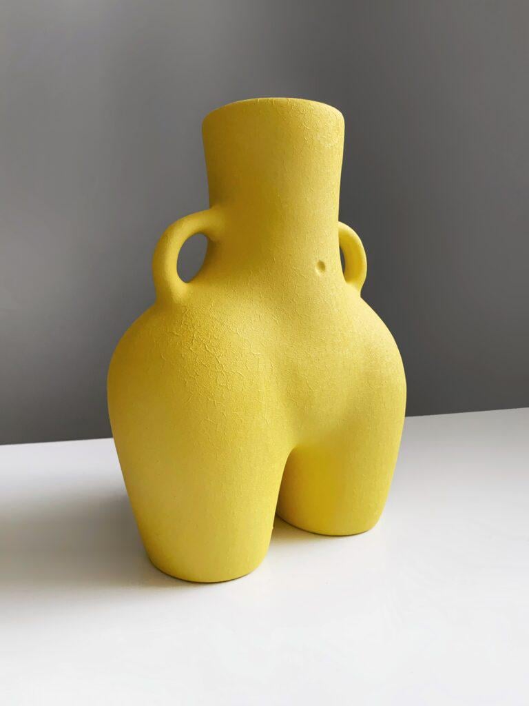 Ваза у формі жіночої попи Лола 25х18 см Жовтий - фото 3 Ваза у формі жіночої попи Лола 25х18 см Жовтий - фото 3