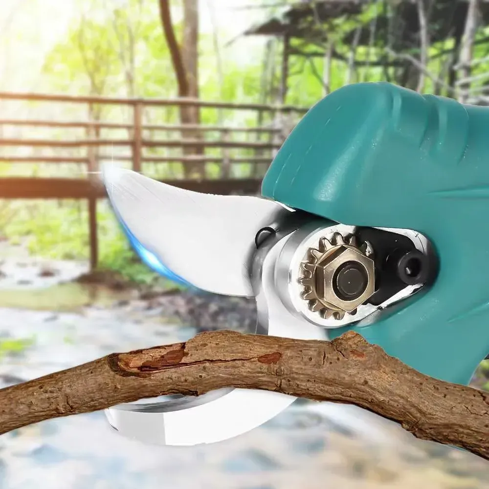 Комплект 2в1 пила ланцюгова акумуляторна/Секатор акумуляторний з 2 АКБ 48V в кейсі (234579127) - фото 3 Комплект 2в1 пила ланцюгова акумуляторна/Секатор акумуляторний з 2 АКБ 48V в кейсі (234579127) - фото 3