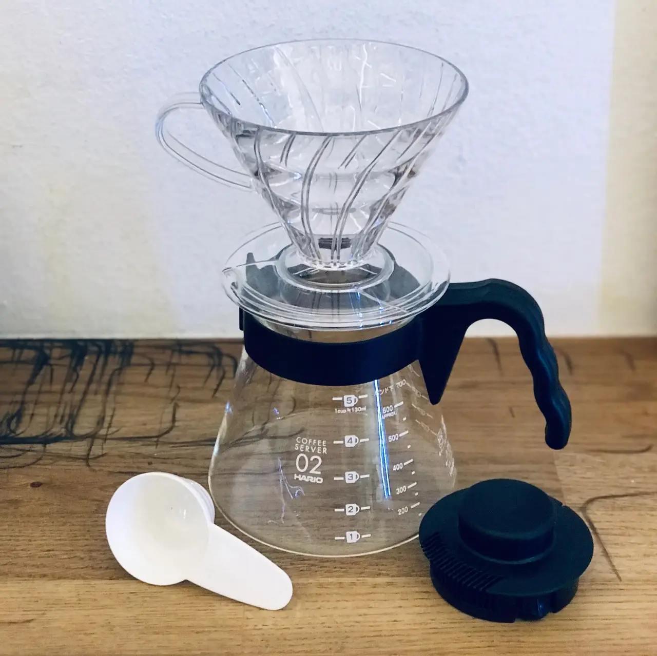 Набір для приготування фільтр кави Hario V60 02 400 мл 4 пр. (VCDS-02-B-EU) - фото 4 Набір для приготування фільтр кави Hario V60 02 400 мл 4 пр. (VCDS-02-B-EU) - фото 4