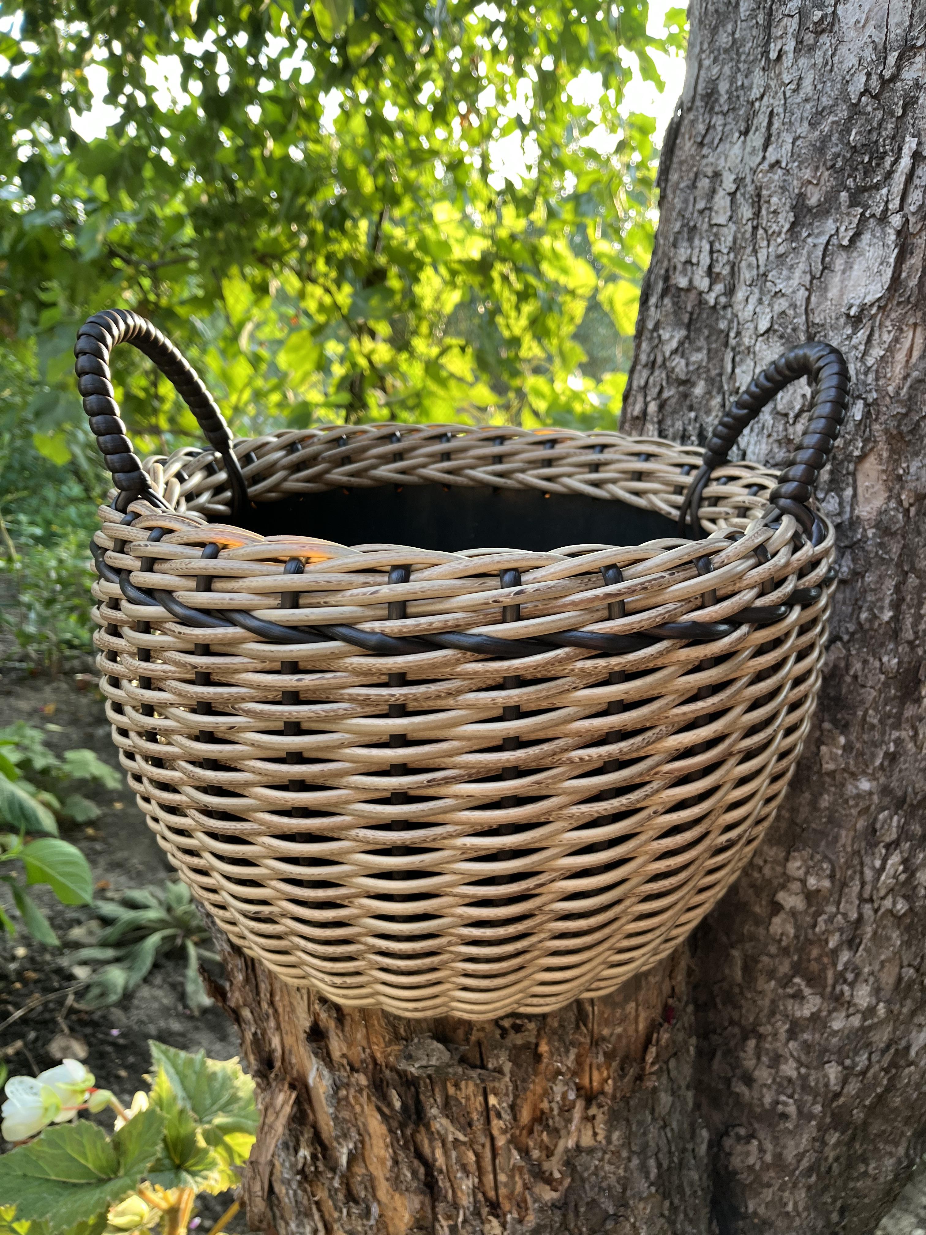 Кашпо для квітів з ручками зі штучного ротанга 16 л Дровник (27922484) - фото 2 Кашпо для квітів з ручками зі штучного ротанга 16 л Дровник (27922484) - фото 2