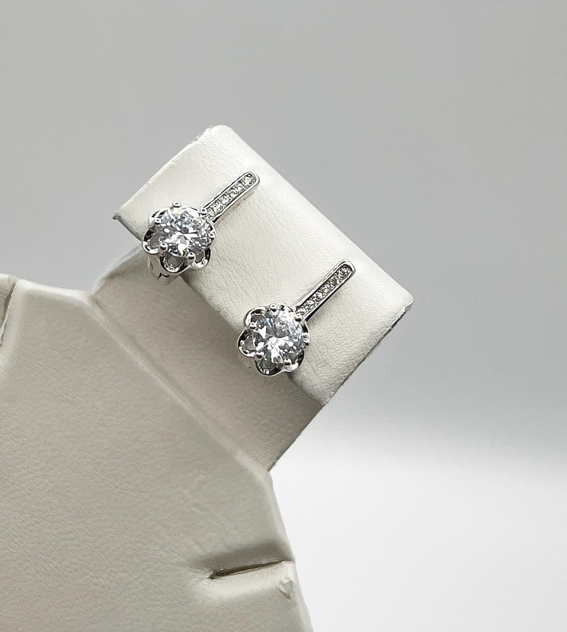 Серебряные серьги Цветок с кубическим цирконием 4,51 г (2643874955) Серебряные серьги Цветок с кубическим цирконием 4,51 г (2643874955)