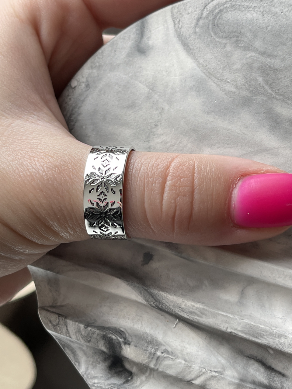 Каблучка-обручка Вишиванка Українська срібло 925° (30823310) - фото 2 Каблучка-обручка Вишиванка Українська срібло 925° (30823310) - фото 2